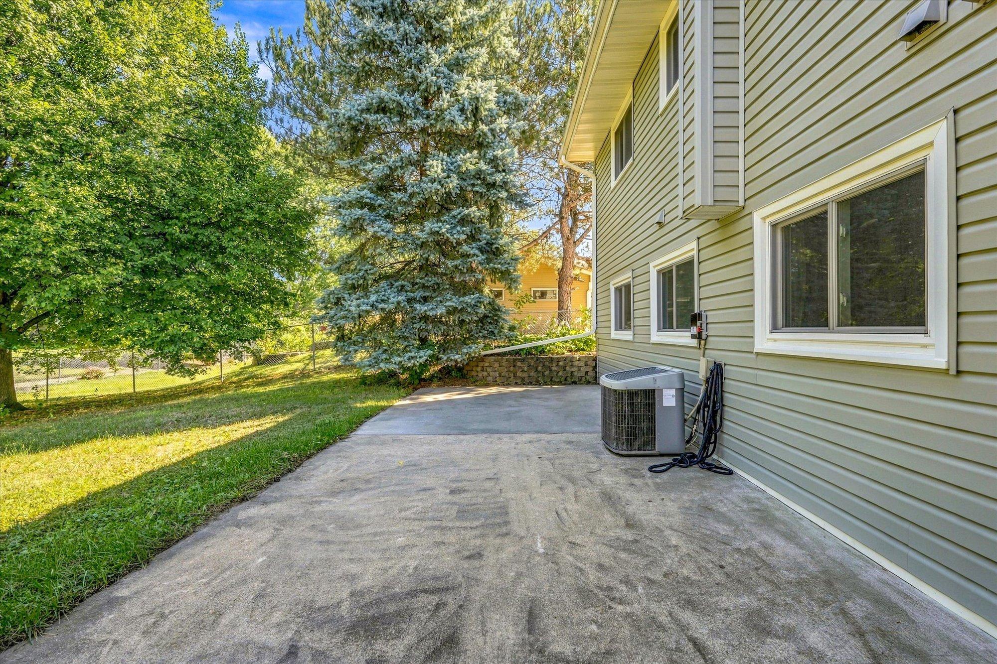 View of Residential at 1721 Deerwood Drive, Eagan MN 55122, Eagan (46 of 47) - Mike Wilen | Minnesota Team Real Estate