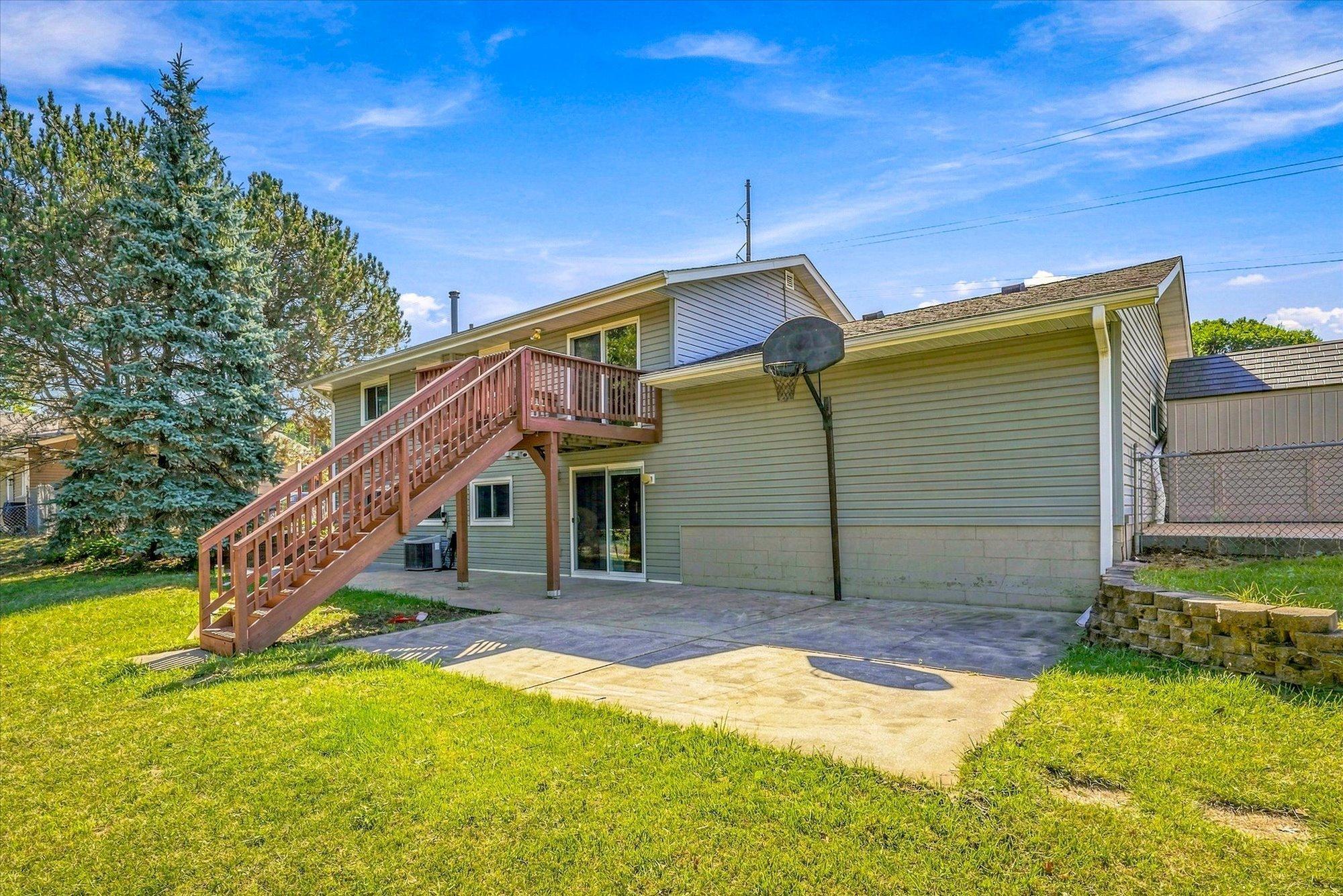 View of Residential at 1721 Deerwood Drive, Eagan MN 55122, Eagan (44 of 47) - Mike Wilen | Minnesota Team Real Estate