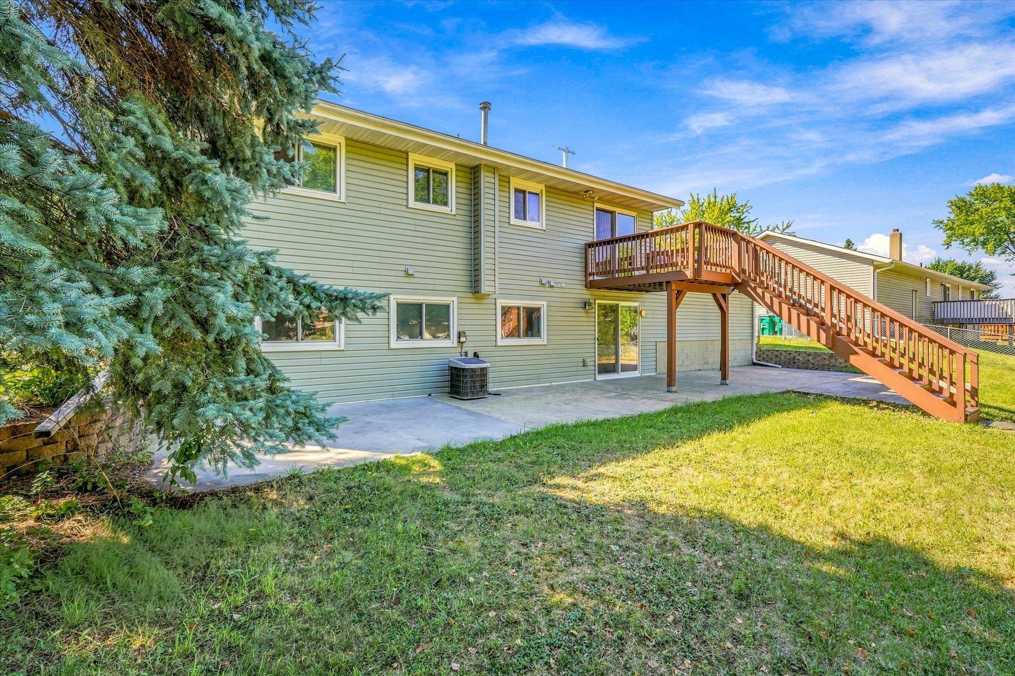 View of Residential at 1721 Deerwood Drive, Eagan MN 55122, Eagan (42 of 47) - Mike Wilen | Minnesota Team Real Estate