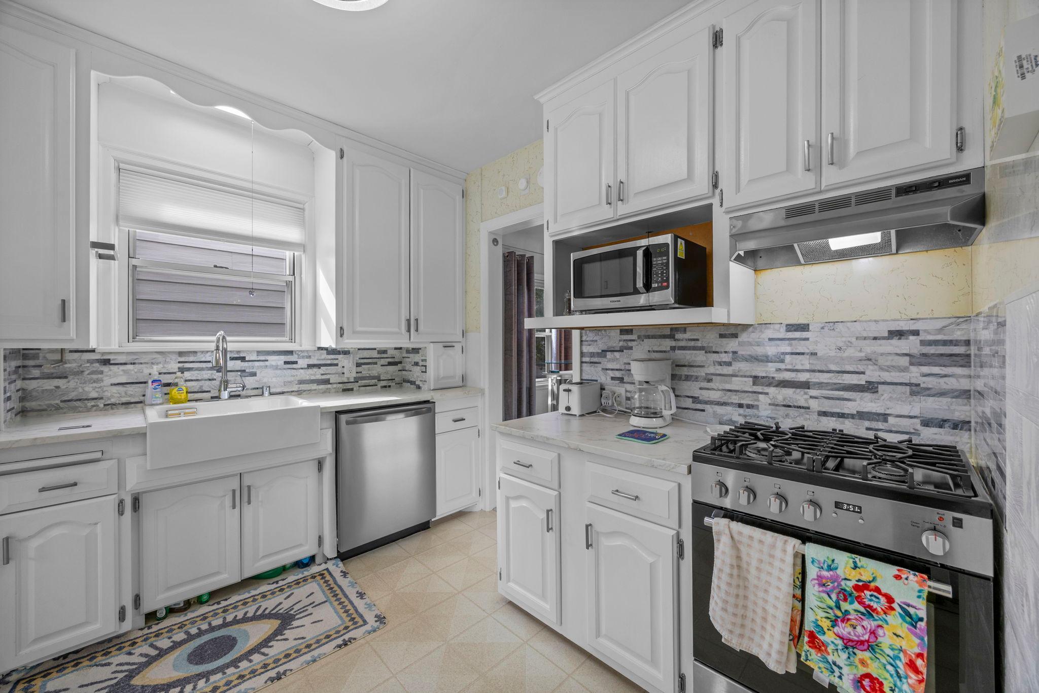 View of Residential at 966 Eleanor Avenue, Saint Paul MN 55102, Saint Paul (19 of 70) - Mike Wilen | Minnesota Team Real Estate