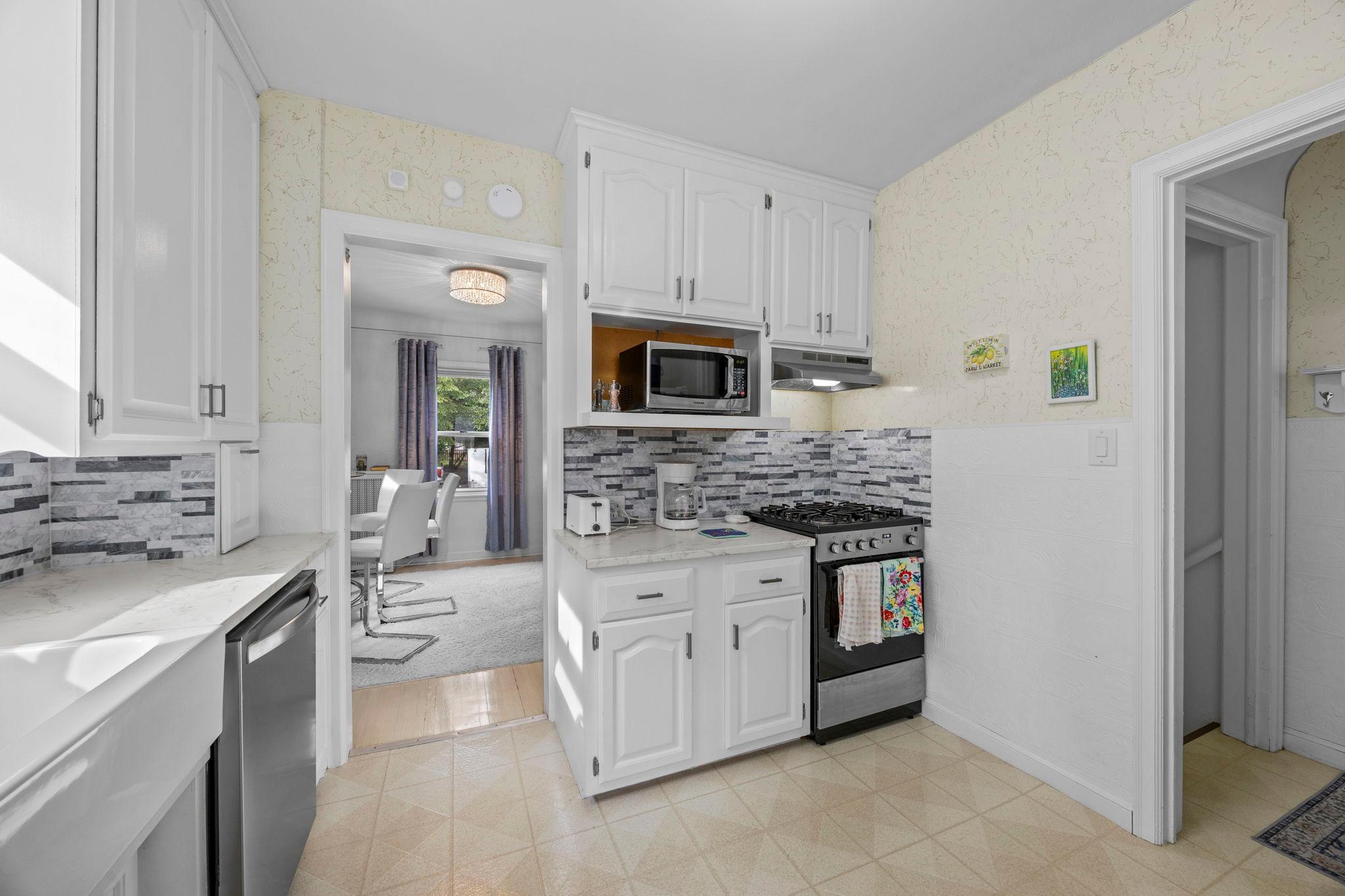 View of Residential at 966 Eleanor Avenue, Saint Paul MN 55102, Saint Paul (16 of 70) - Mike Wilen | Minnesota Team Real Estate