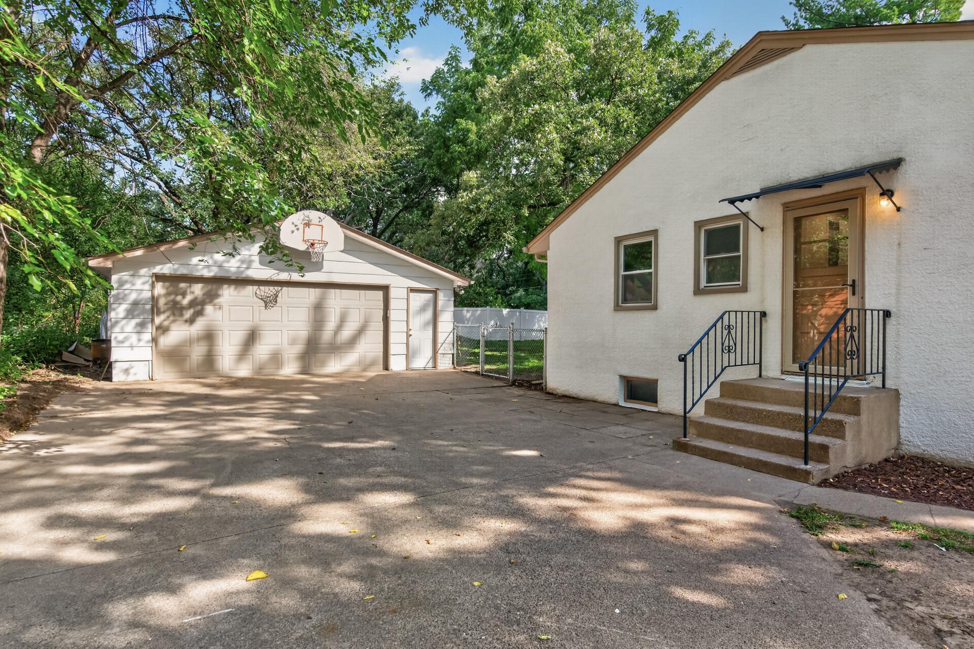 View of Residential at 6547 Oakley Drive, Fridley MN 55432, Fridley (28 of 31) - Mike Wilen | Minnesota Team Real Estate