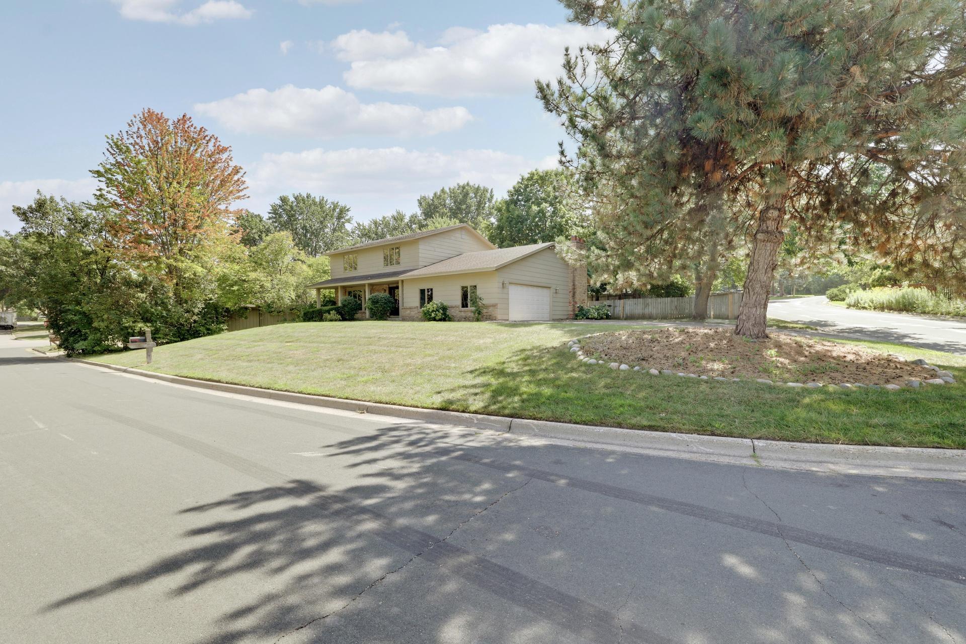 View of Residential at 8359 Amsden Ridge Drive, Bloomington MN 55438, Bloomington (39 of 47) - Mike Wilen | Minnesota Team Real Estate