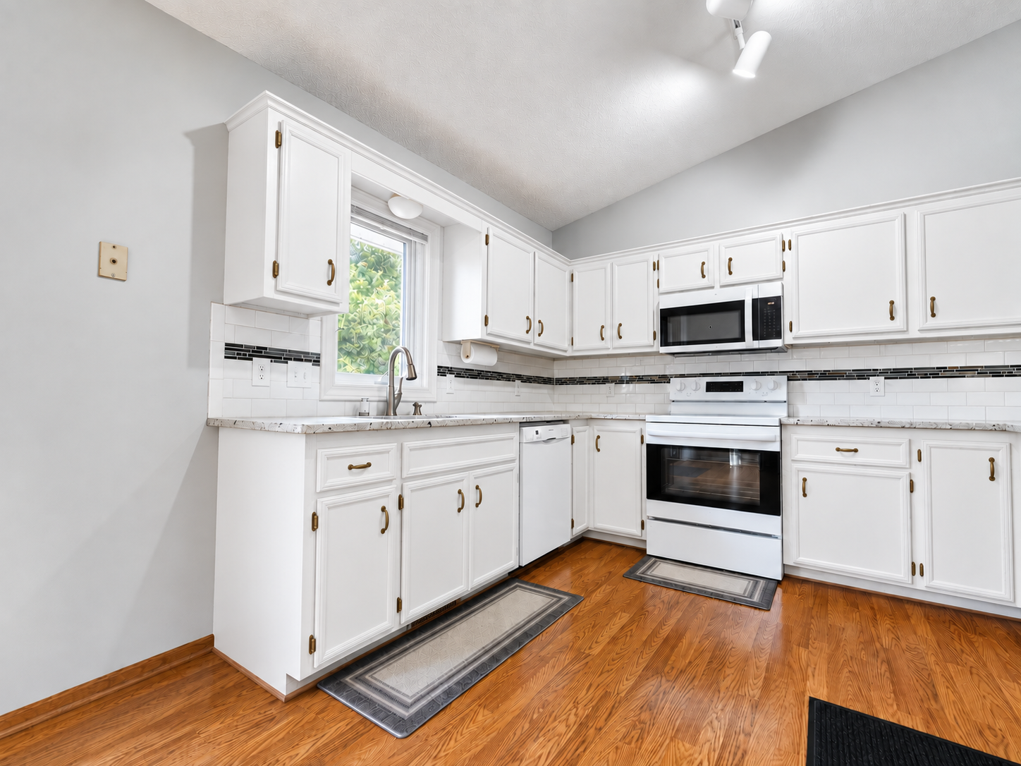 View of Residential at 7005 Jocelyn Avenue, Cottage Grove MN 55016, Cottage Grove (4 of 18) - Mike Wilen | Minnesota Team Real Estate