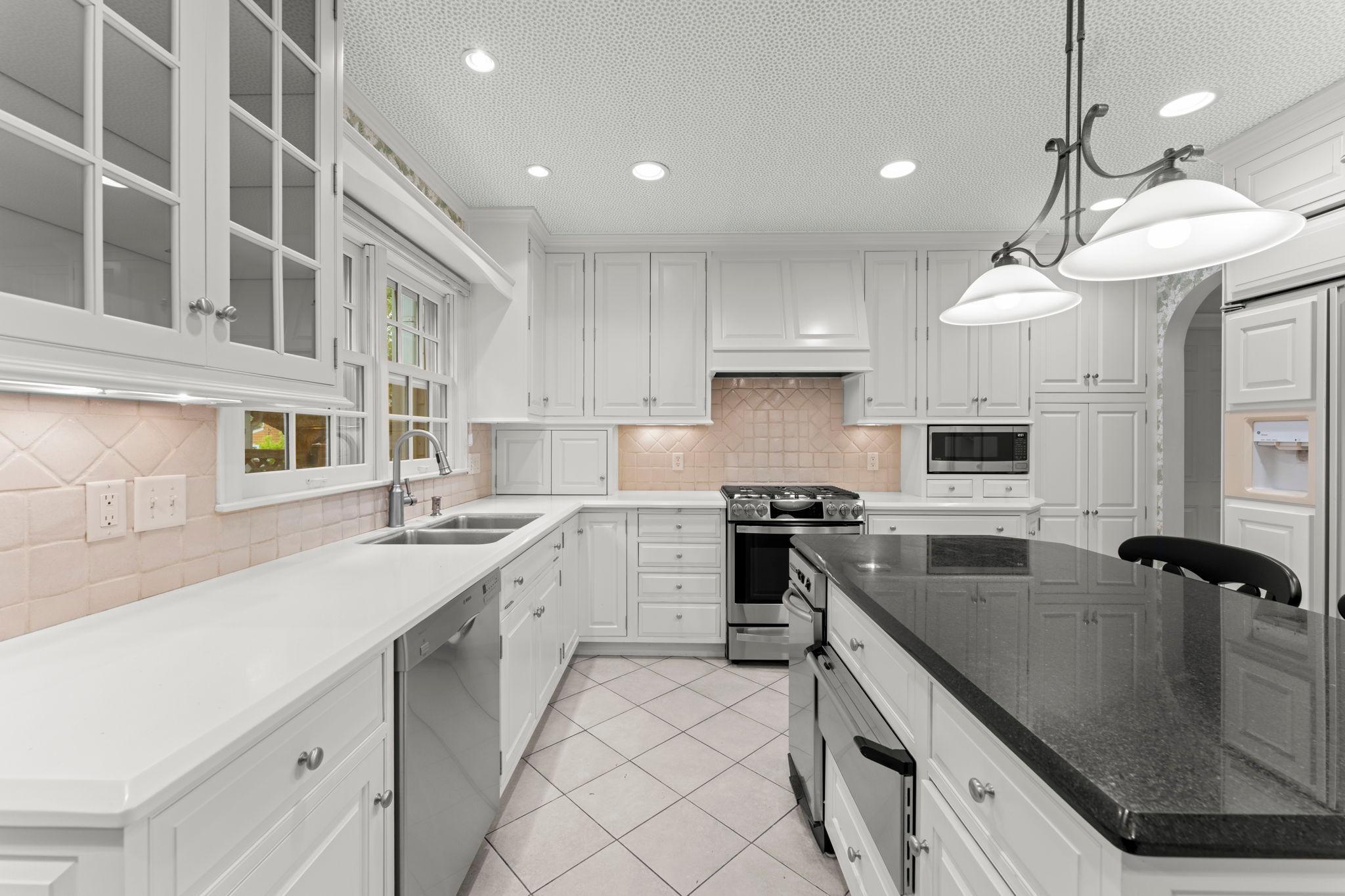 View of Residential at 3725 Glenhurst Avenue, Saint Louis Park MN 55416, Saint Louis Park (21 of 65) - Mike Wilen | Minnesota Team Real Estate