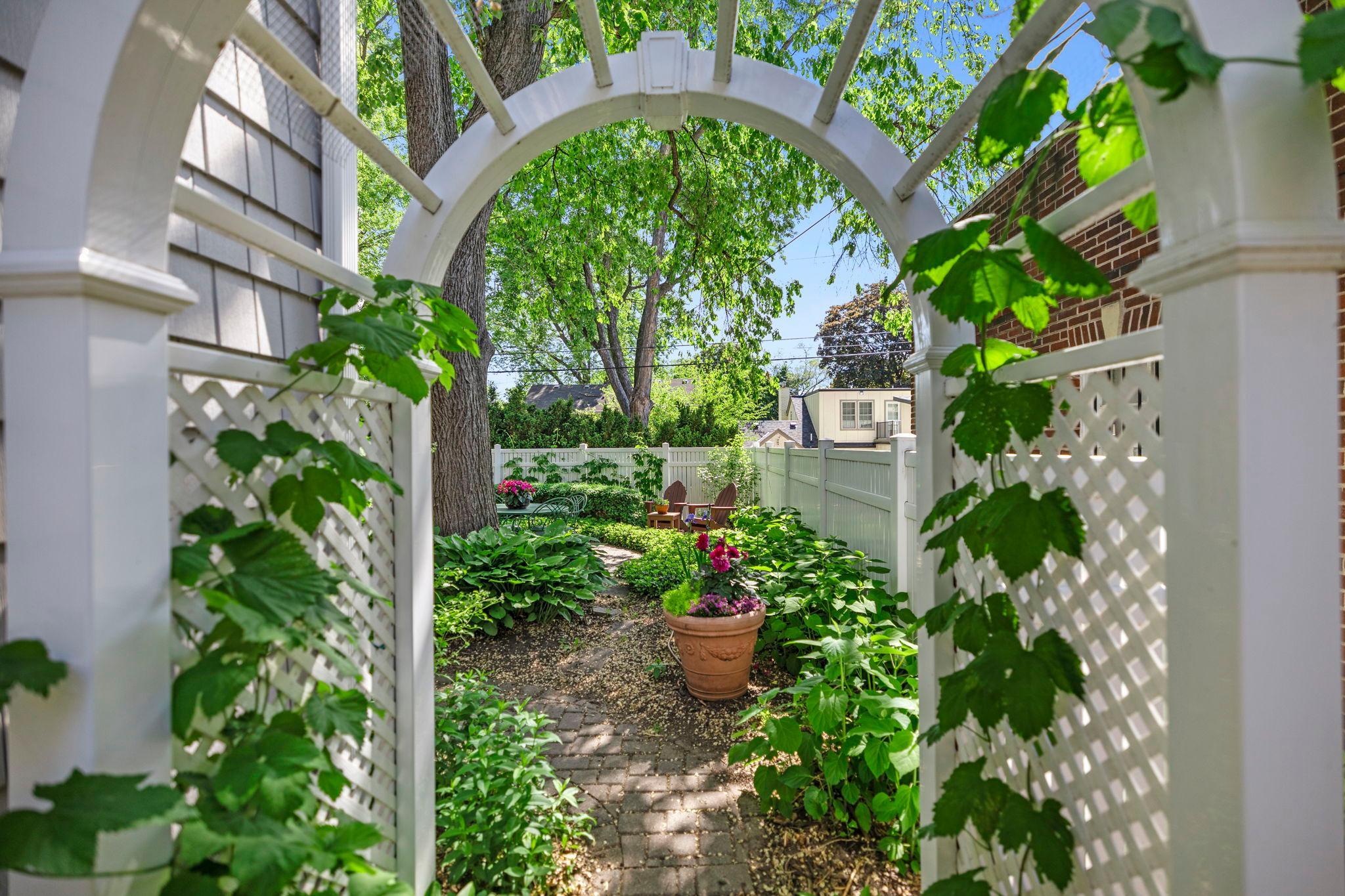 View of Residential at 3725 Glenhurst Avenue, Saint Louis Park MN 55416, Saint Louis Park (2 of 65) - Mike Wilen | Minnesota Team Real Estate
