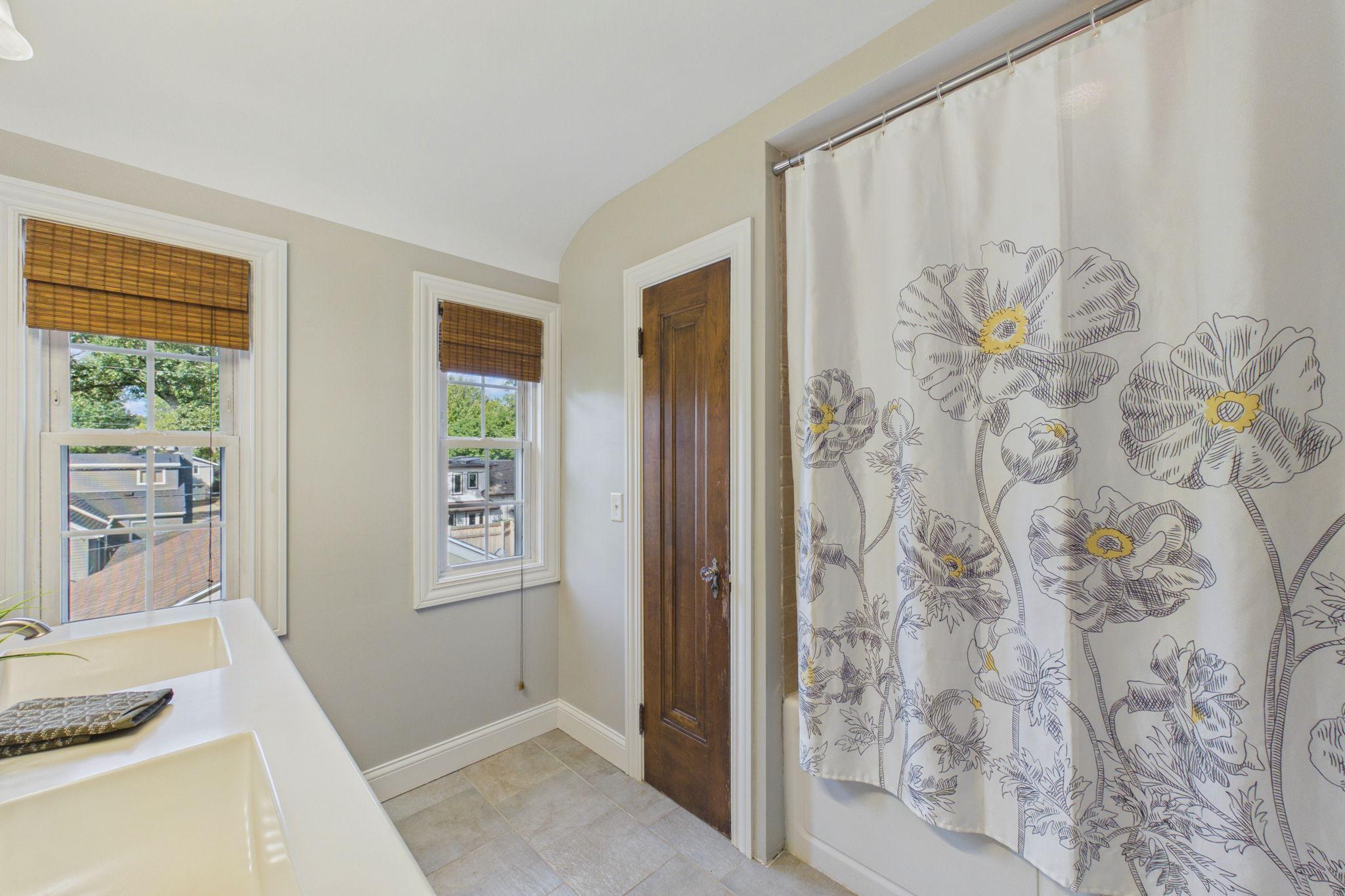 View of Residential at 3944 Xerxes Avenue, Minneapolis MN 55410, Minneapolis (37 of 63) - Mike Wilen | Minnesota Team Real Estate