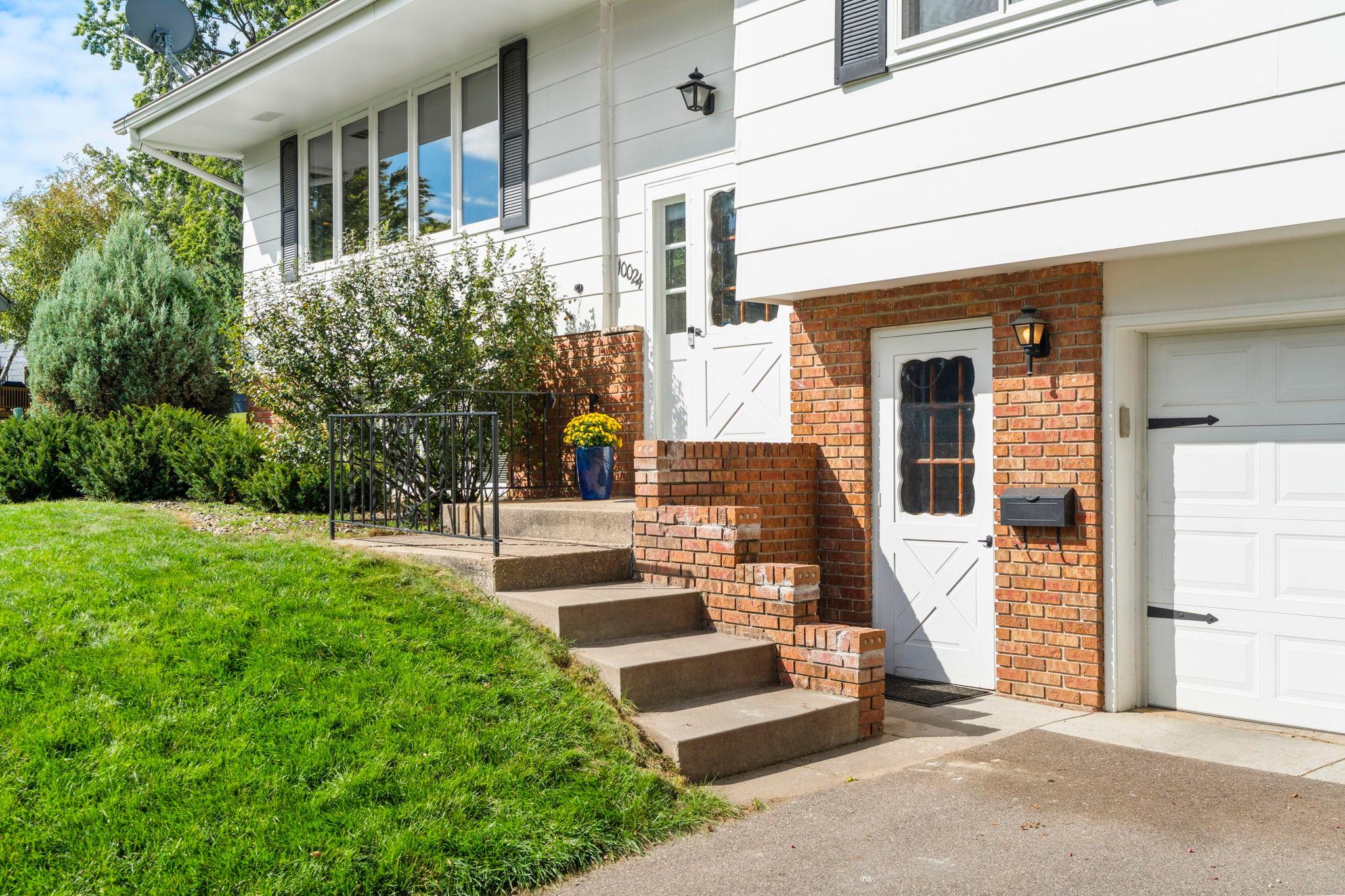 View of Residential at 10024 Johnson Circle, Bloomington MN 55437, Bloomington (3 of 39) - Mike Wilen | Minnesota Team Real Estate