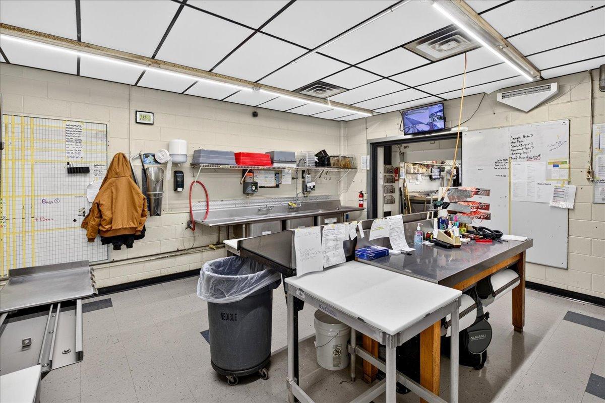 View of Commercial Sale at 2700 Maplewood Drive, Maplewood MN 55109, Maplewood (34 of 48) - Mike Wilen | Minnesota Team Real Estate