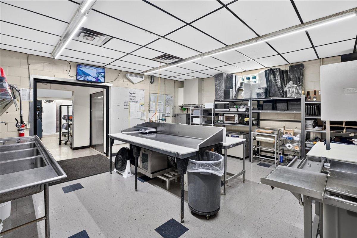 View of Commercial Sale at 2700 Maplewood Drive, Maplewood MN 55109, Maplewood (33 of 48) - Mike Wilen | Minnesota Team Real Estate