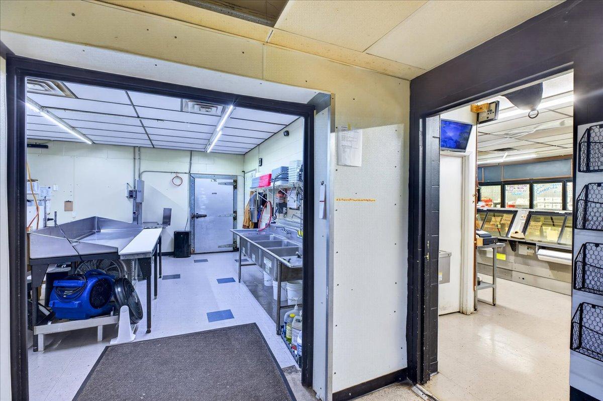 View of Commercial Sale at 2700 Maplewood Drive, Maplewood MN 55109, Maplewood (31 of 48) - Mike Wilen | Minnesota Team Real Estate