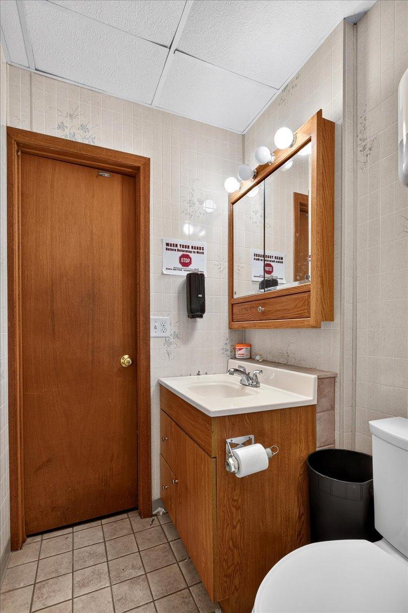 View of Commercial Sale at 2700 Maplewood Drive, Maplewood MN 55109, Maplewood (24 of 48) - Mike Wilen | Minnesota Team Real Estate