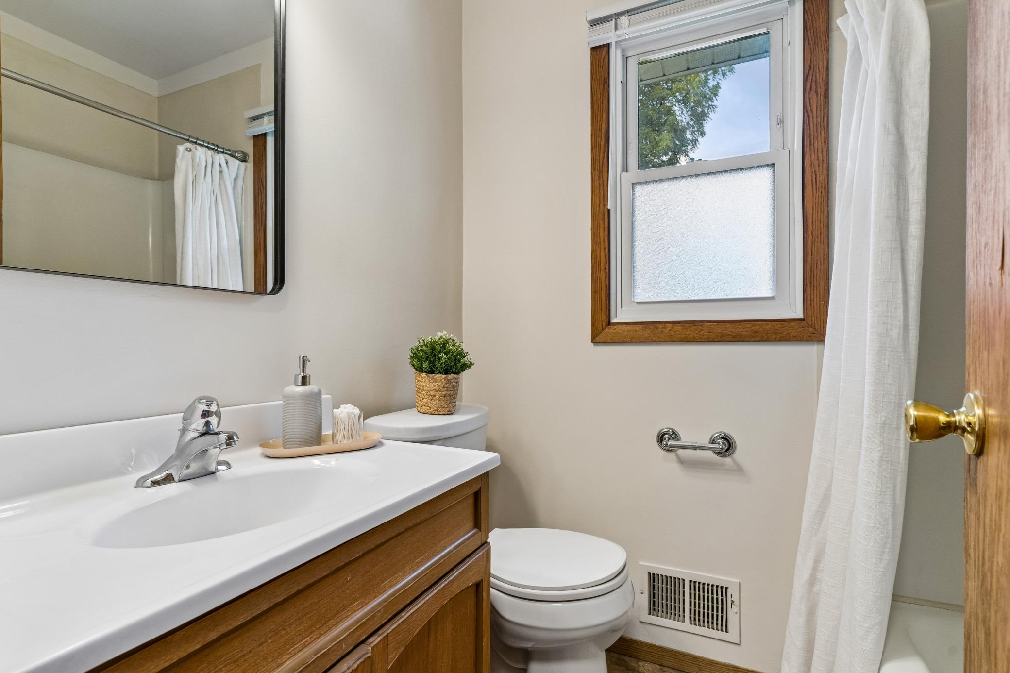 View of Residential Income at 421/423 Nevada Avenue, Saint Paul MN 55101, Saint Paul (17 of 29) - Mike Wilen | Minnesota Team Real Estate