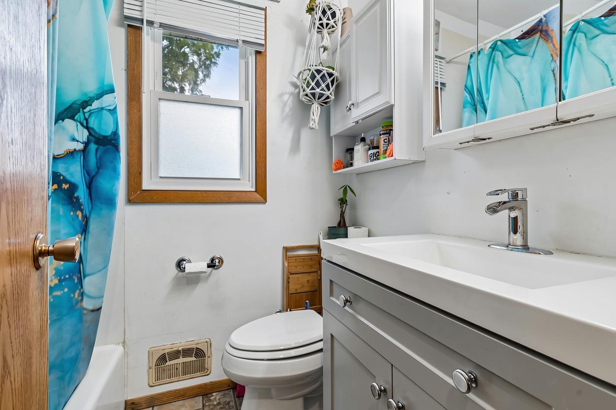 View of Residential Income at 421/423 Nevada Avenue, Saint Paul MN 55101, Saint Paul (26 of 29) - Mike Wilen | Minnesota Team Real Estate