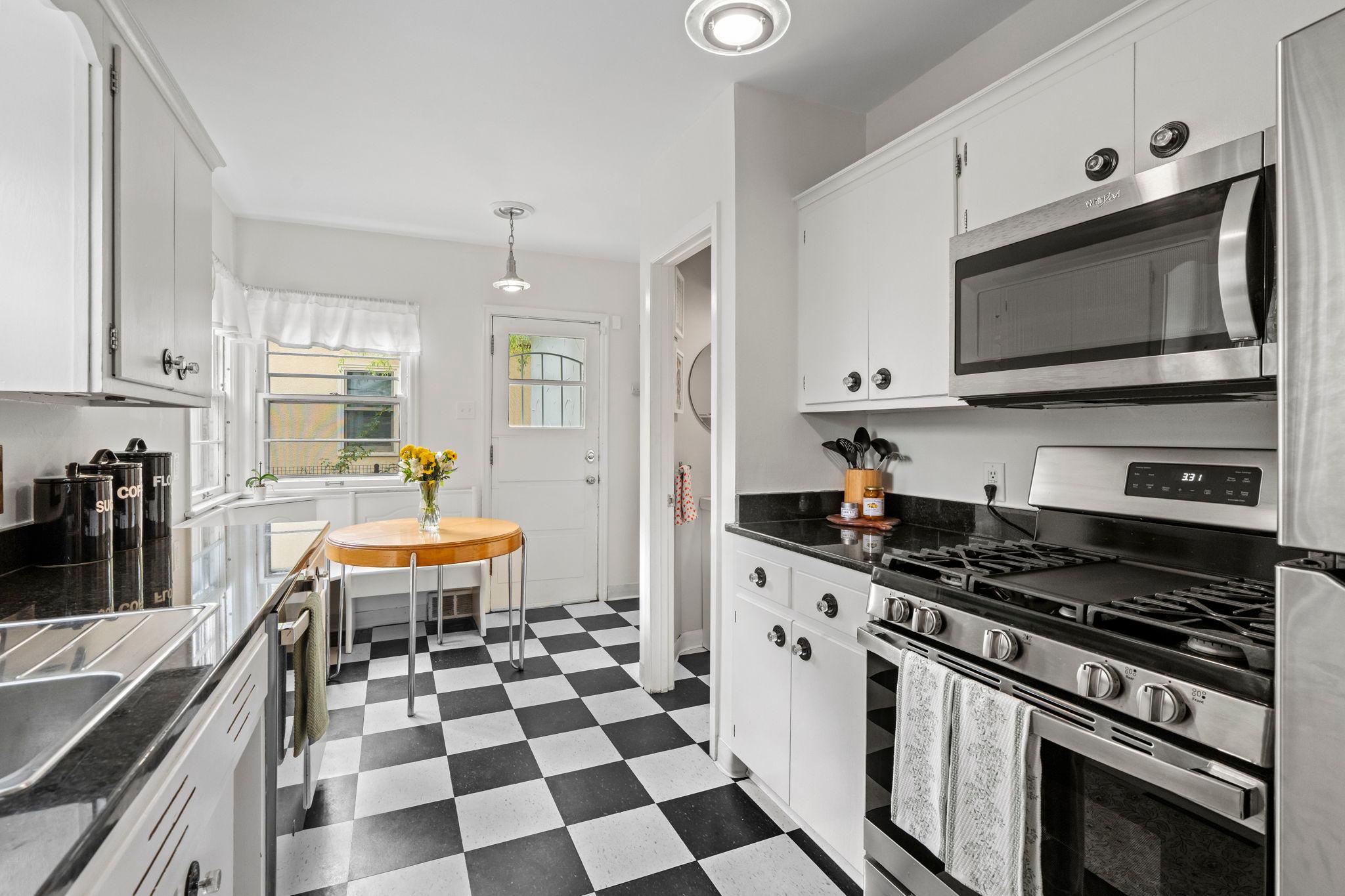 View of Residential at 812 Nebraska Avenue, Saint Paul MN 55106, Saint Paul (11 of 49) - Mike Wilen | Minnesota Team Real Estate