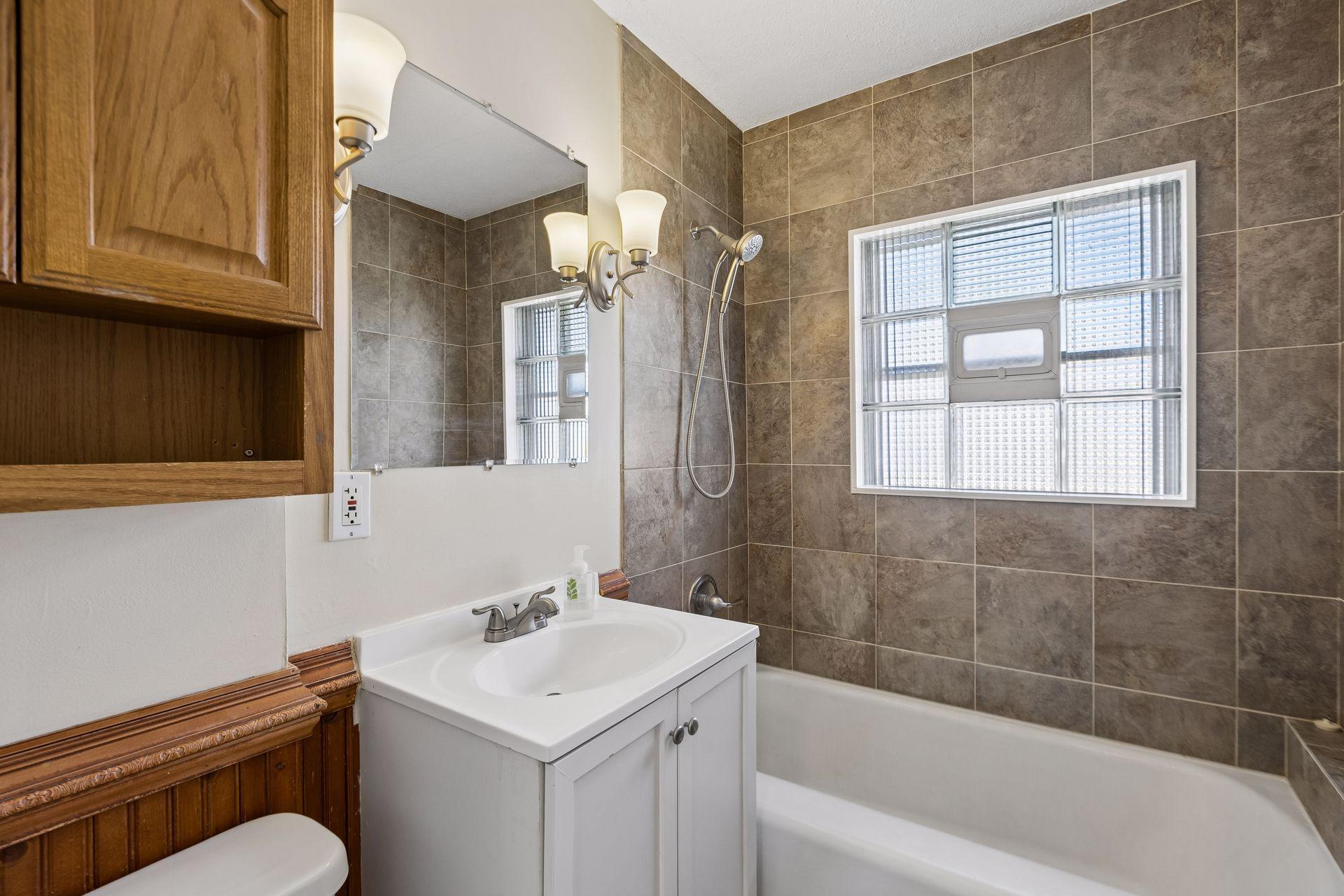 View of Residential at 3708 4th Avenue, Minneapolis MN 55409, Minneapolis (23 of 40) - Mike Wilen | Minnesota Team Real Estate