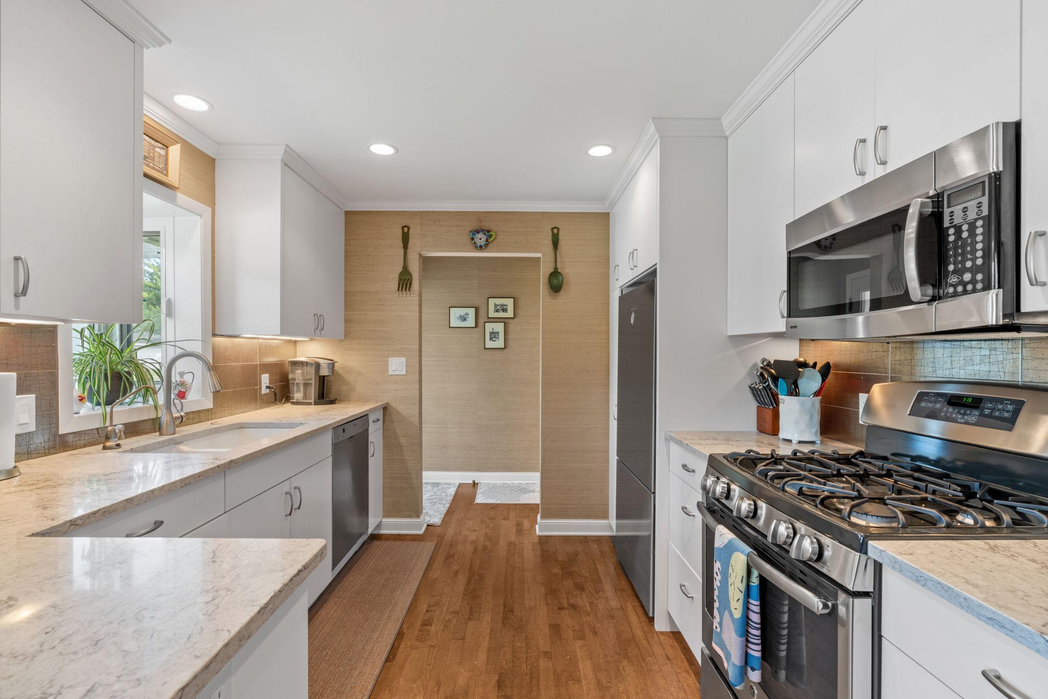 View of Residential at 5301 Windsor Avenue, Edina MN 55436, Edina (22 of 57) - Mike Wilen | Minnesota Team Real Estate