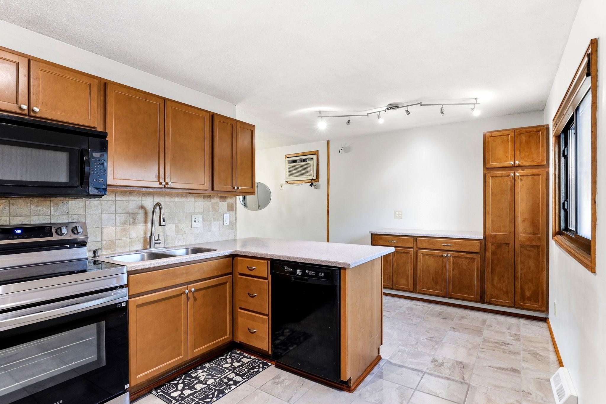 View of Residential at 1909 Laramie Trail, Brooklyn Park MN 55444, Brooklyn Park (12 of 38) - Mike Wilen | Minnesota Team Real Estate