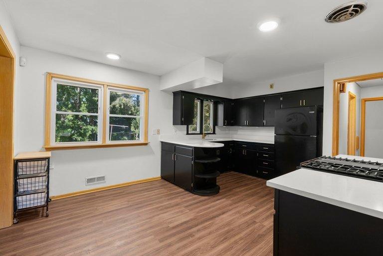 View of Residential at 1689 Edgemont Street, Maplewood MN 55117, Maplewood (17 of 28) - Mike Wilen | Minnesota Team Real Estate