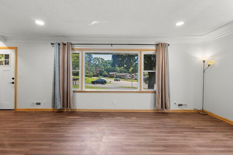 View of Residential at 1689 Edgemont Street, Maplewood MN 55117, Maplewood (16 of 28) - Mike Wilen | Minnesota Team Real Estate