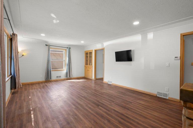 View of Residential at 1689 Edgemont Street, Maplewood MN 55117, Maplewood (14 of 28) - Mike Wilen | Minnesota Team Real Estate