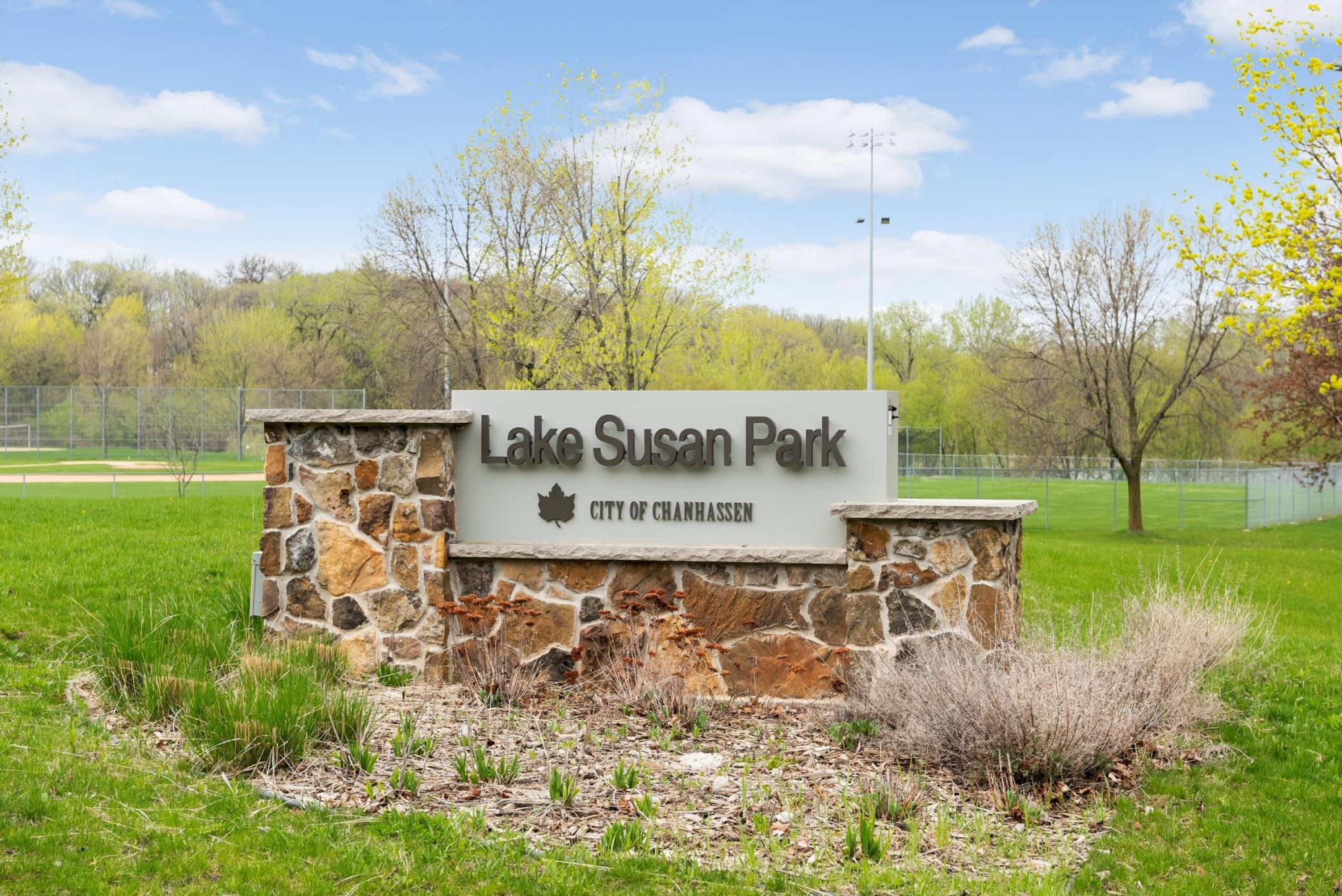 View of Residential at 547 Mission Hills Way, Chanhassen MN 55317, Chanhassen (24 of 32) - Mike Wilen | Minnesota Team Real Estate