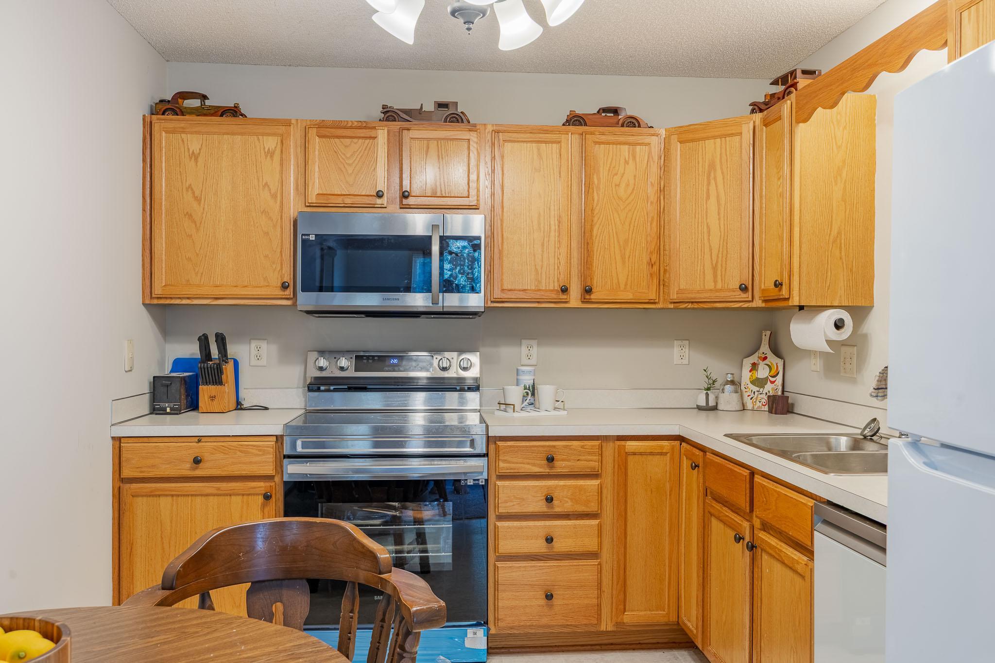 View of Residential at 1555 County Road D #B, Maplewood MN 55109, Maplewood (9 of 27) - Mike Wilen | Minnesota Team Real Estate