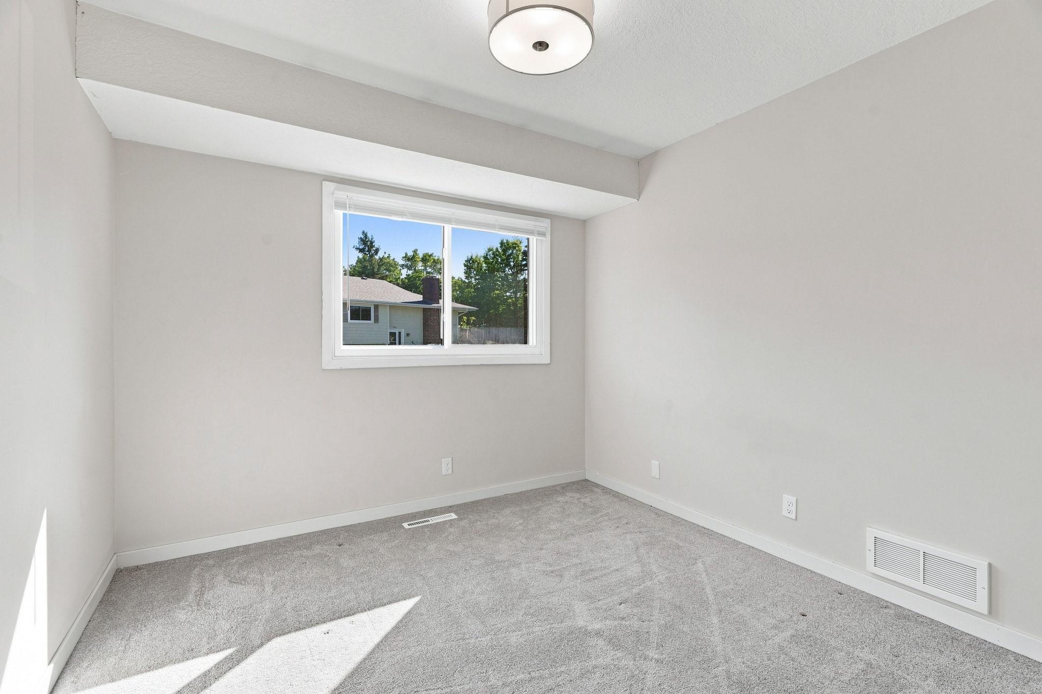 View of Residential at 10422 Decatur Avenue, Bloomington MN 55438, Bloomington (22 of 30) - Mike Wilen | Minnesota Team Real Estate
