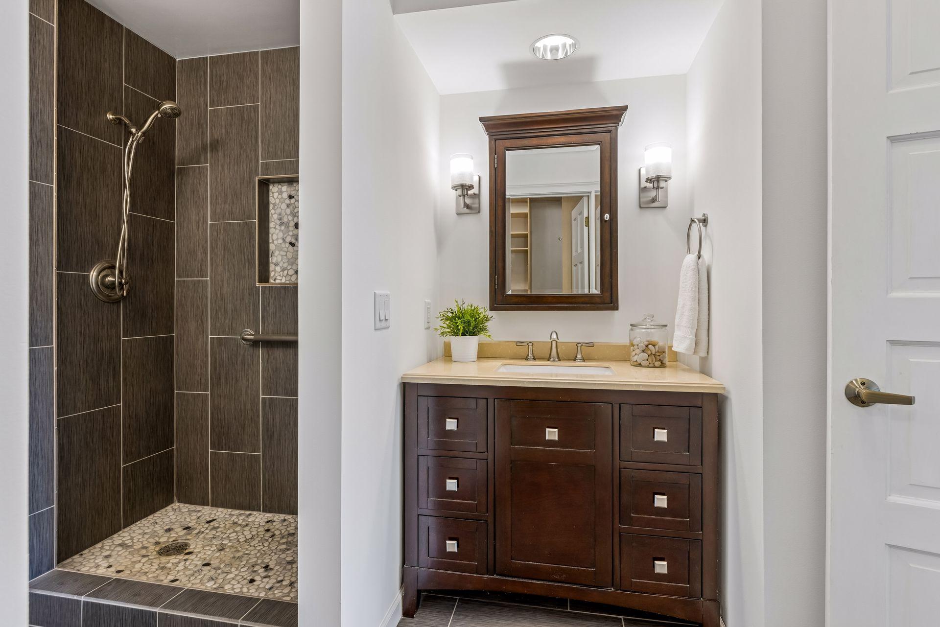 View of Residential at 1201 Yale Place #407, Minneapolis MN 55403, Minneapolis (28 of 102) - Mike Wilen | Minnesota Team Real Estate