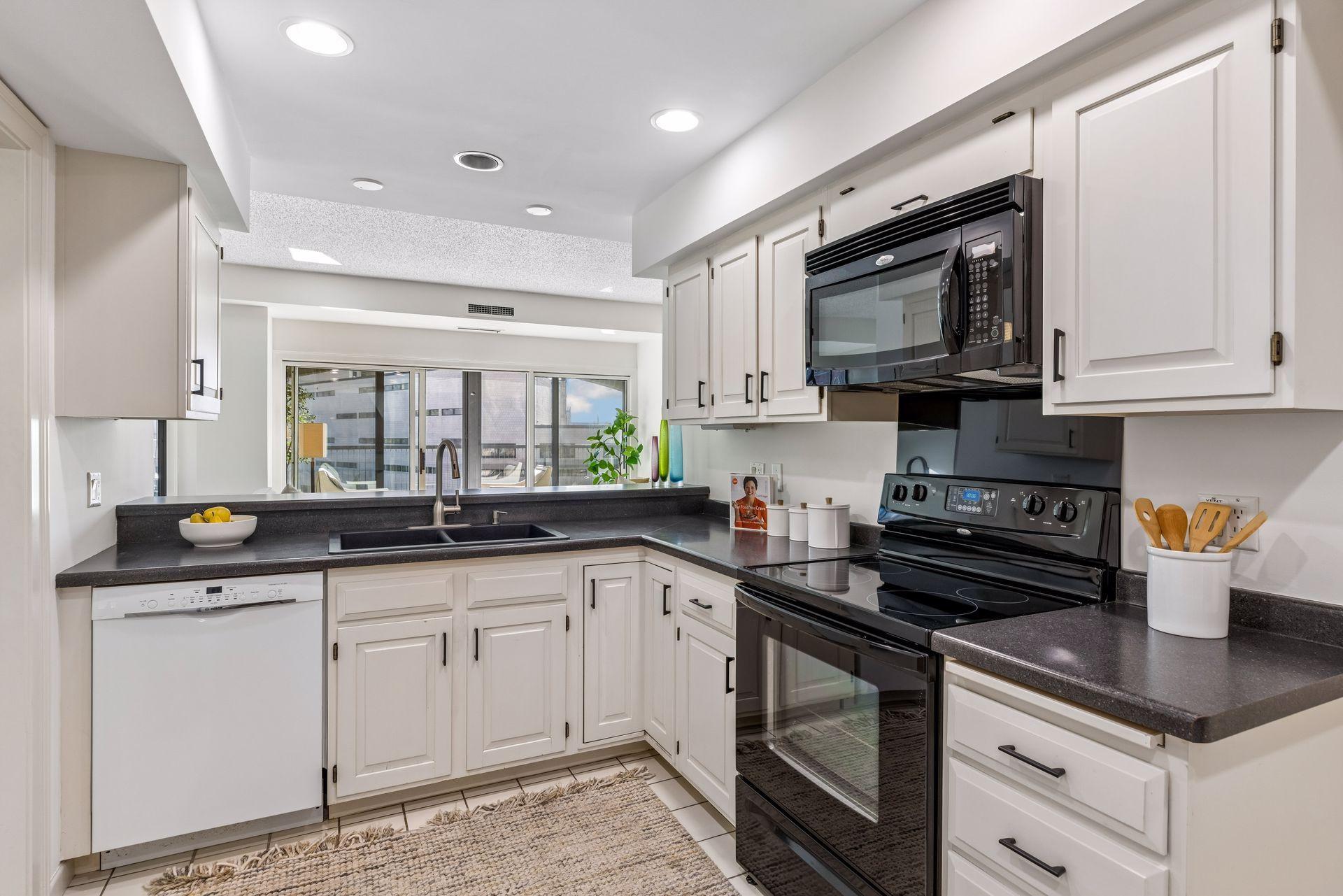 View of Residential at 1201 Yale Place #407, Minneapolis MN 55403, Minneapolis (8 of 102) - Mike Wilen | Minnesota Team Real Estate