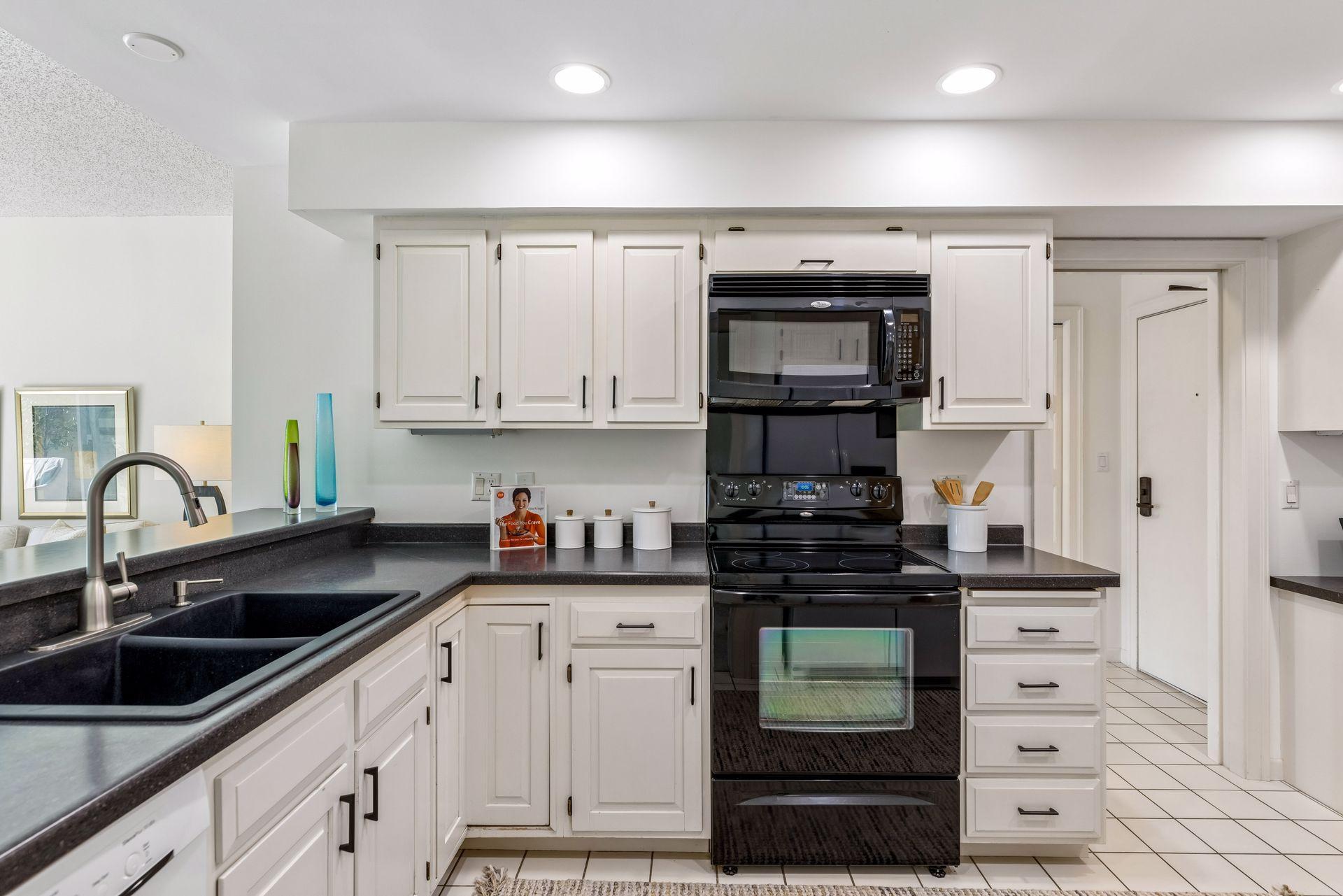 View of Residential at 1201 Yale Place #407, Minneapolis MN 55403, Minneapolis (6 of 102) - Mike Wilen | Minnesota Team Real Estate