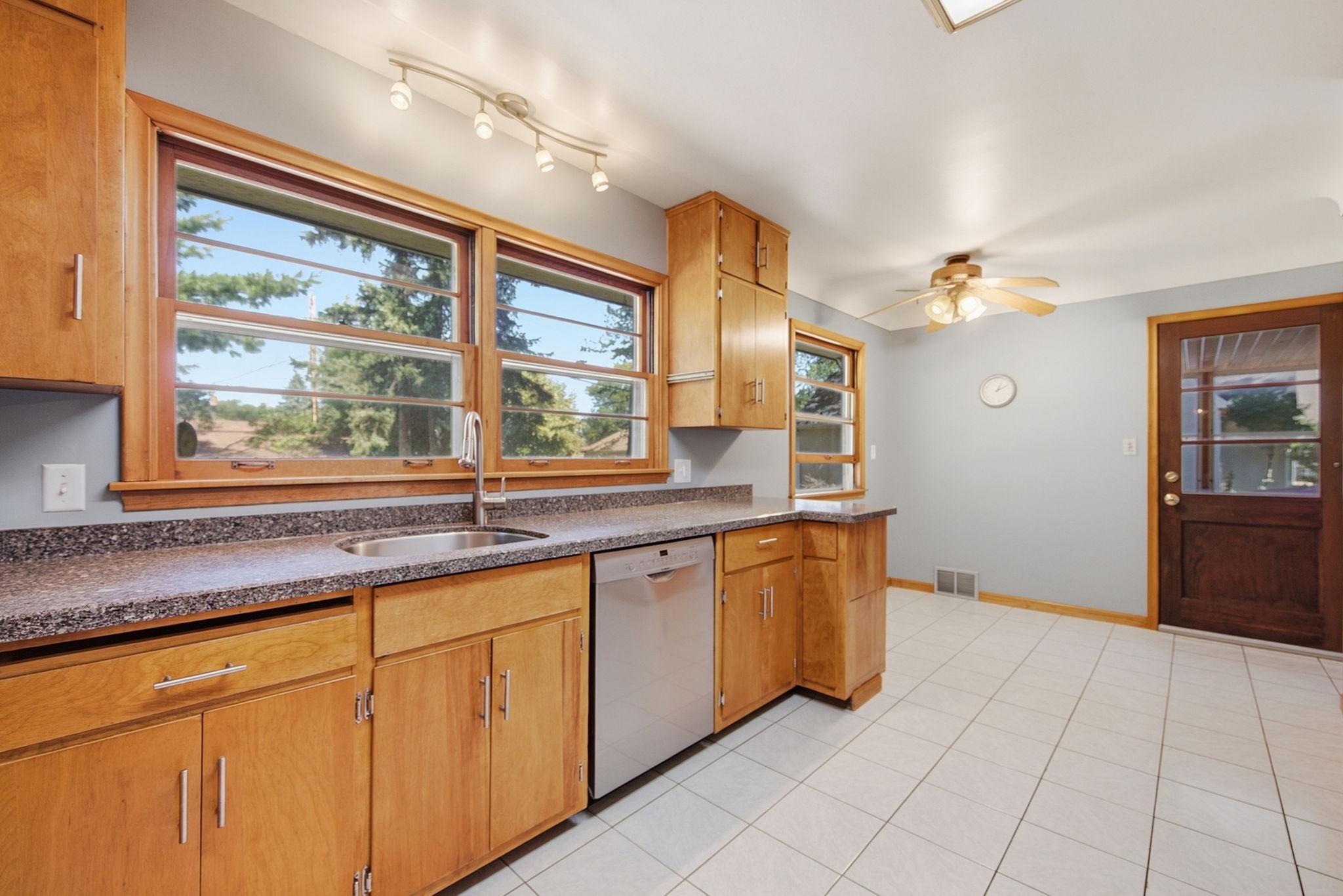 View of Residential at 667 Wheelock Parkway, Saint Paul MN 55117, Saint Paul (7 of 33) - Mike Wilen | Minnesota Team Real Estate
