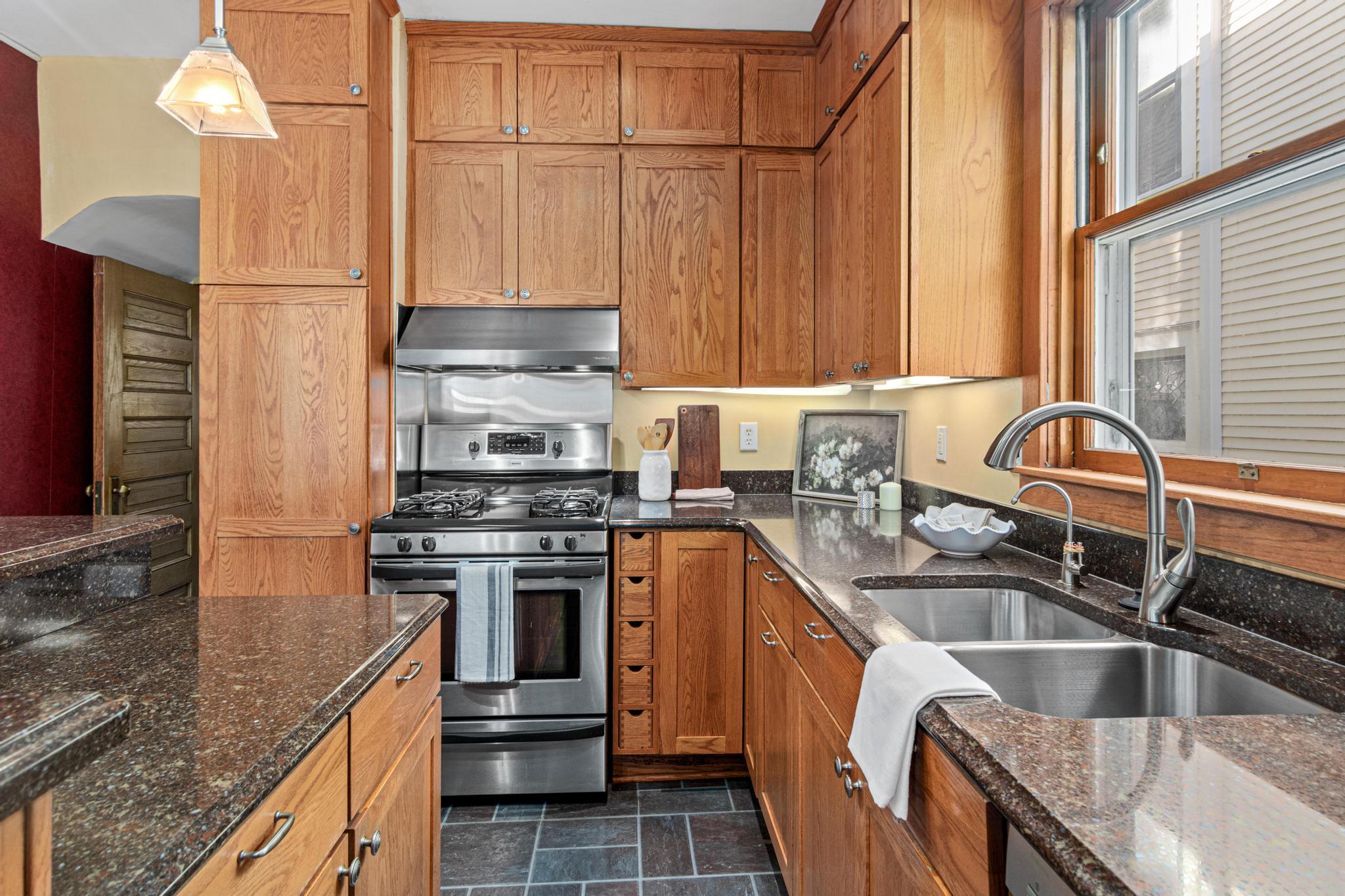View of Residential at 1603 Laurel Avenue, Saint Paul MN 55104, Saint Paul (14 of 42) - Mike Wilen | Minnesota Team Real Estate