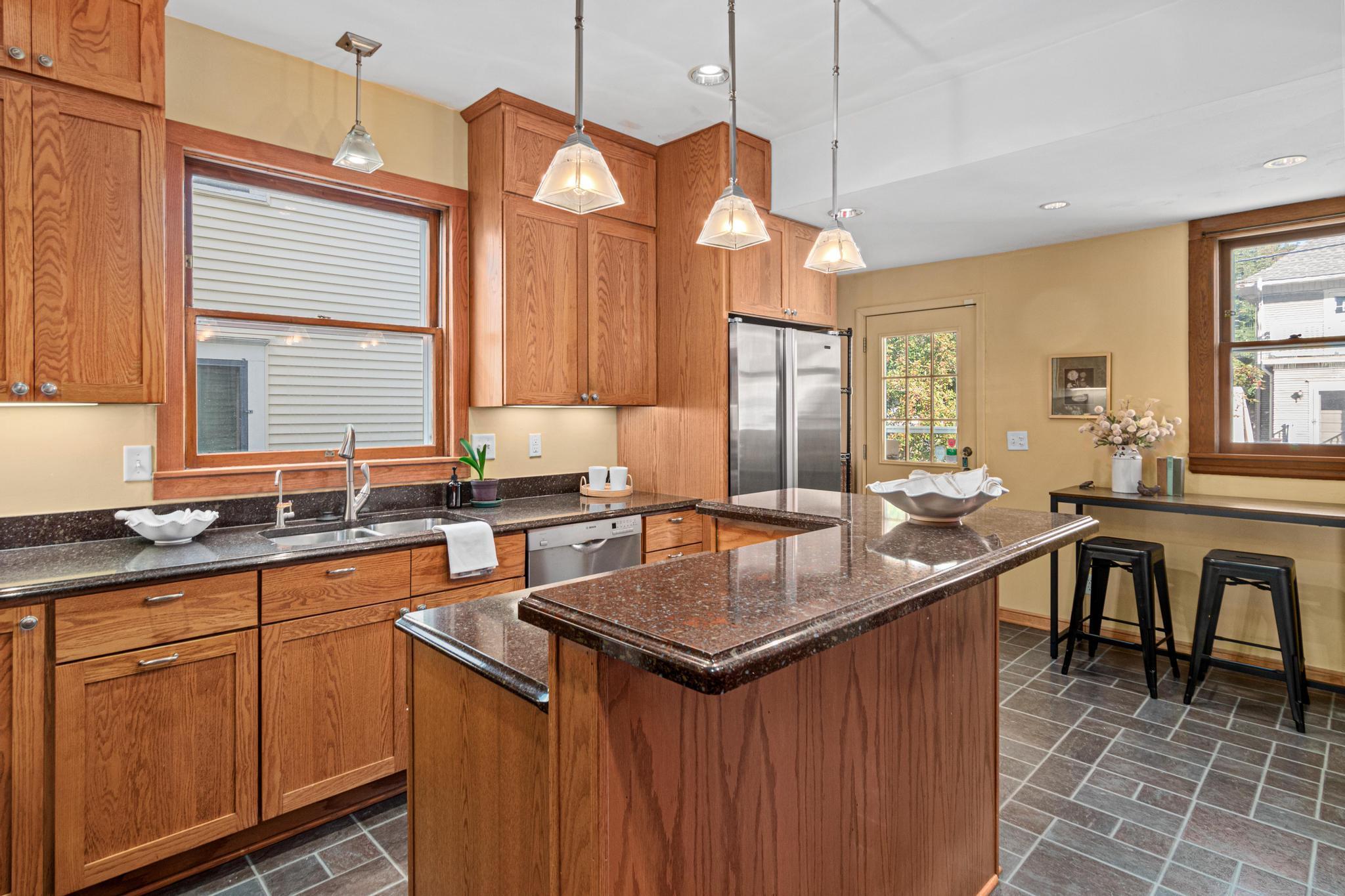View of Residential at 1603 Laurel Avenue, Saint Paul MN 55104, Saint Paul (12 of 42) - Mike Wilen | Minnesota Team Real Estate