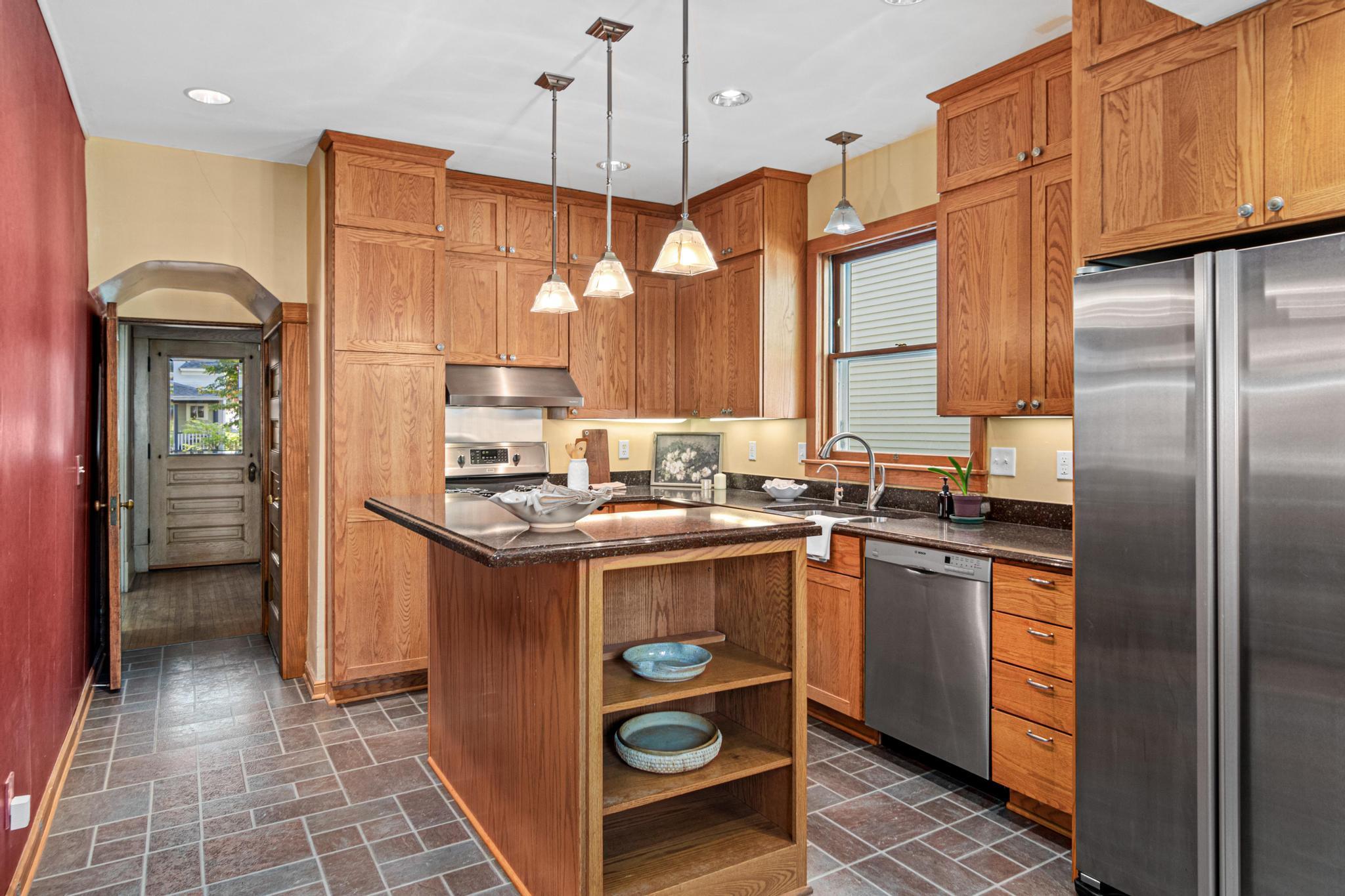 View of Residential at 1603 Laurel Avenue, Saint Paul MN 55104, Saint Paul (11 of 42) - Mike Wilen | Minnesota Team Real Estate