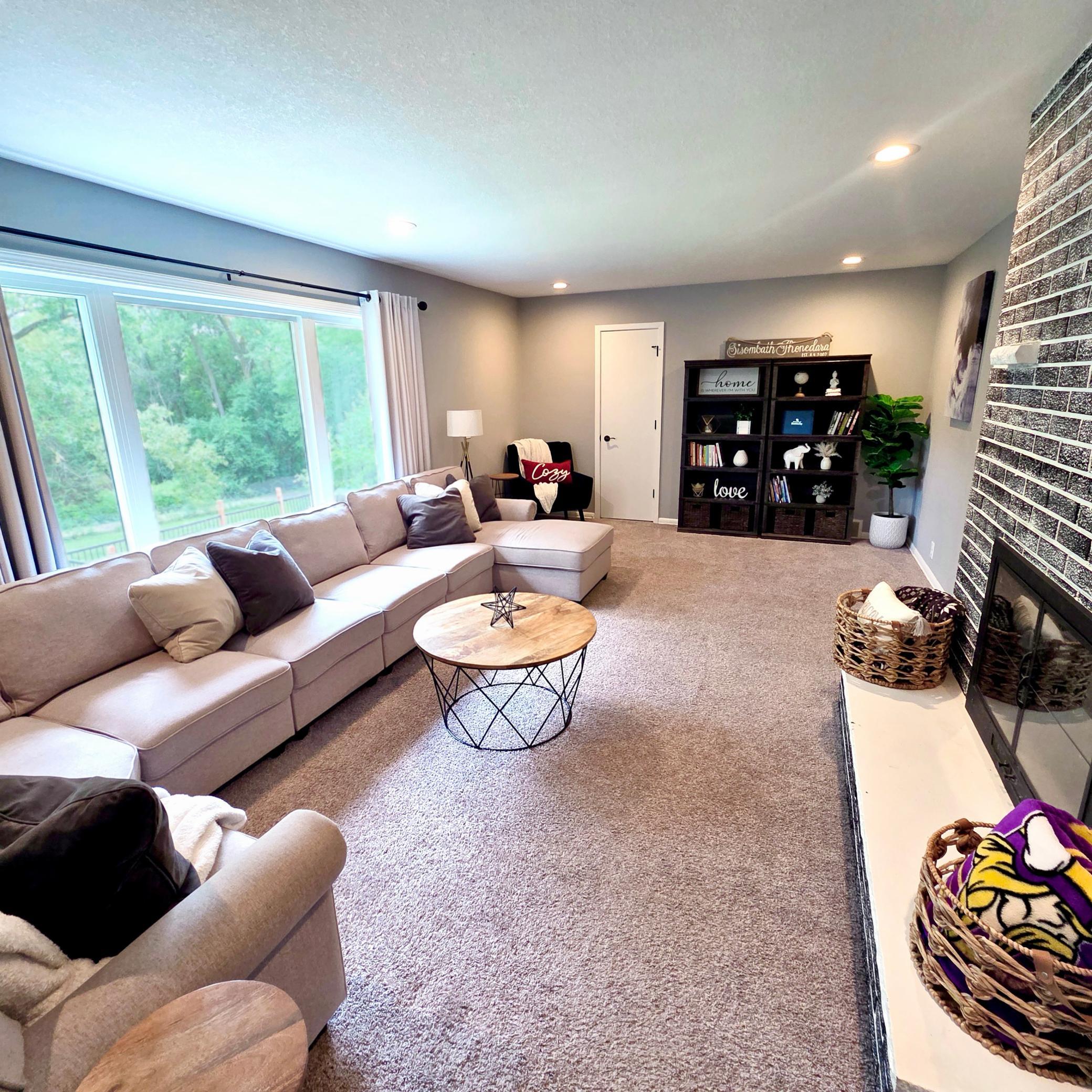 View of Residential at 14104 Knollway Drive, Minnetonka MN 55305, Minnetonka (7 of 21) - Mike Wilen | Minnesota Team Real Estate