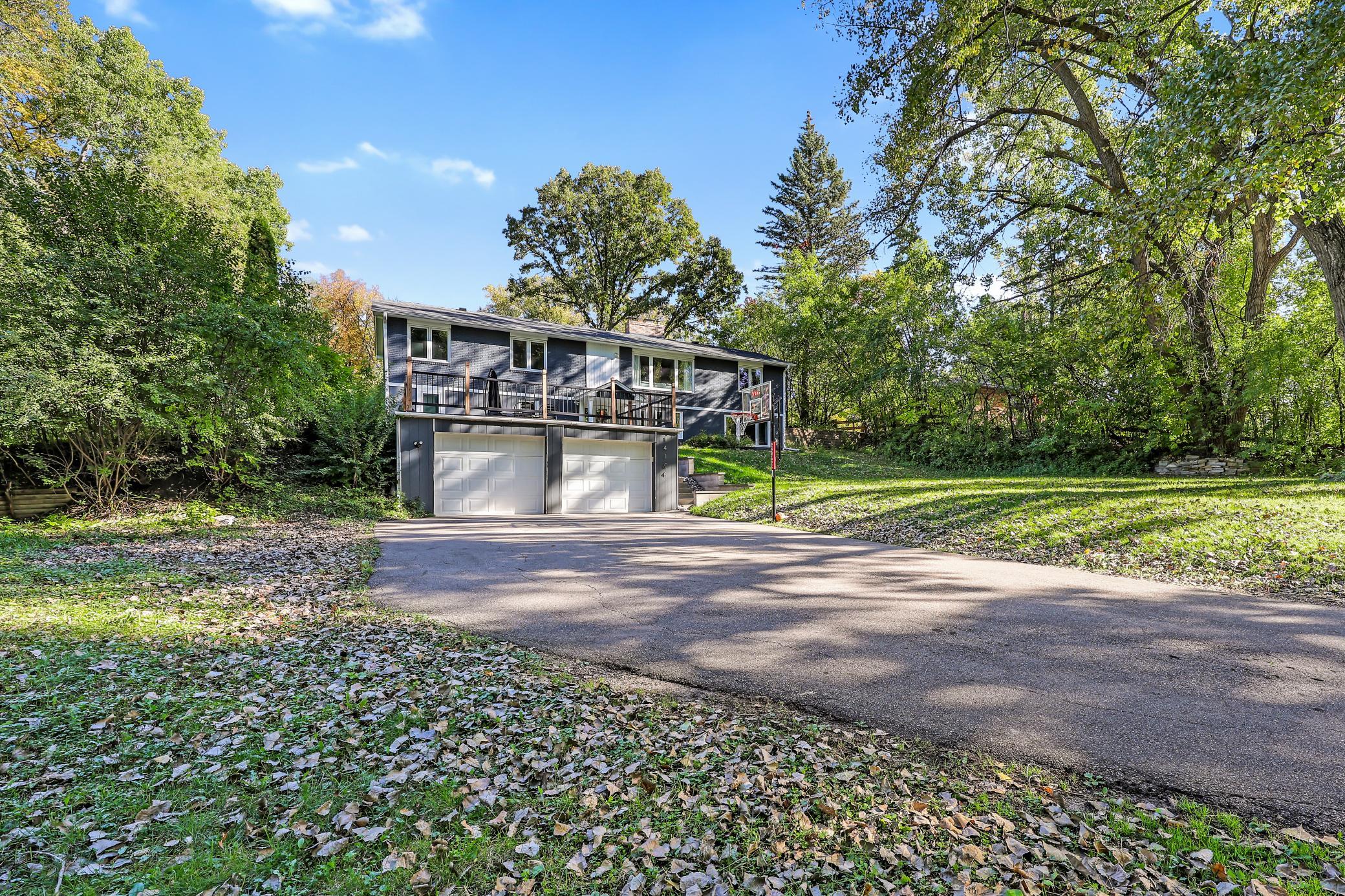 View of Residential at 14104 Knollway Drive, Minnetonka MN 55305, Minnetonka (55 of 68) - Mike Wilen | Minnesota Team Real Estate