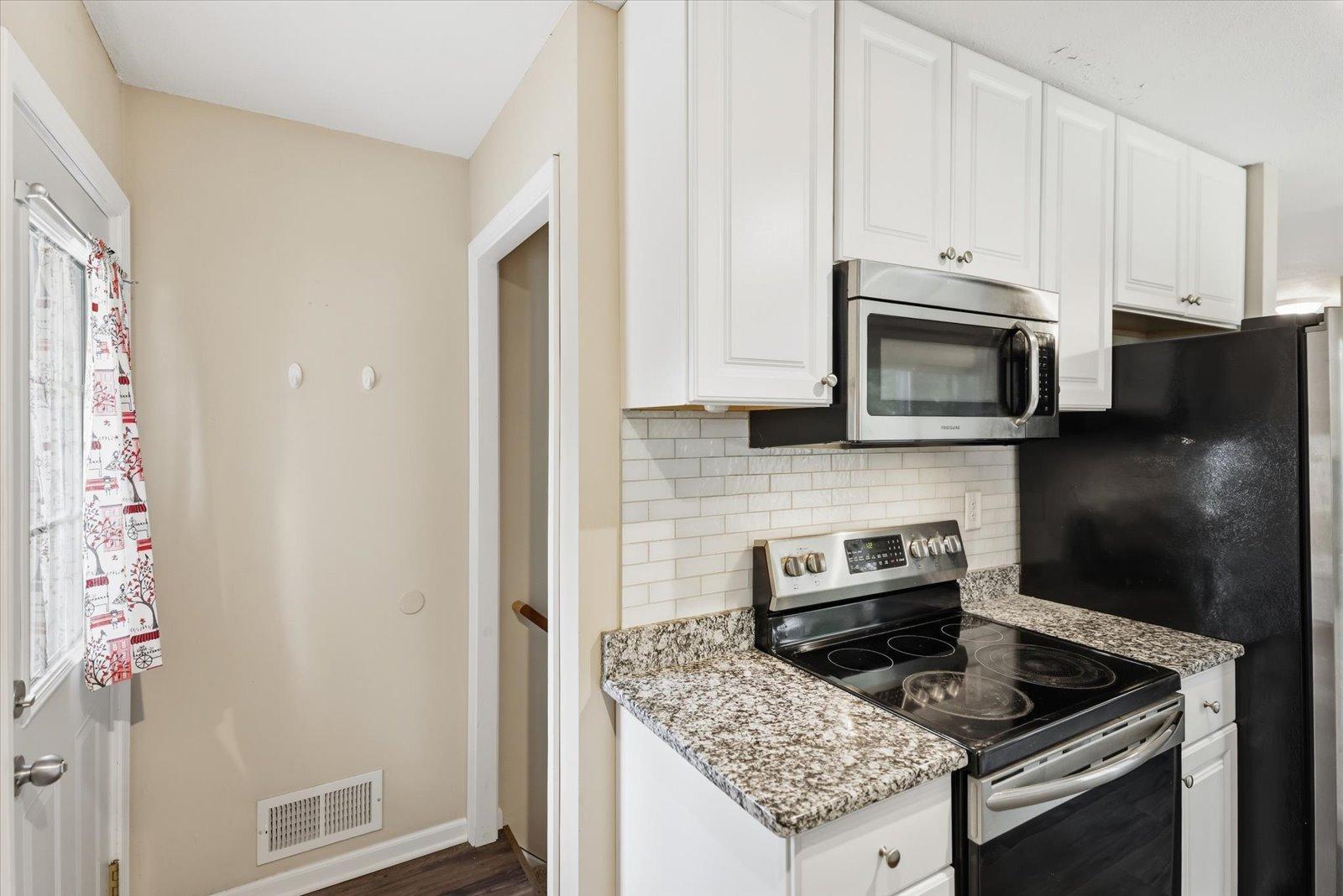 View of Residential at 4409 Poplar Bridge Road, Bloomington MN 55437, Bloomington (10 of 46) - Mike Wilen | Minnesota Team Real Estate
