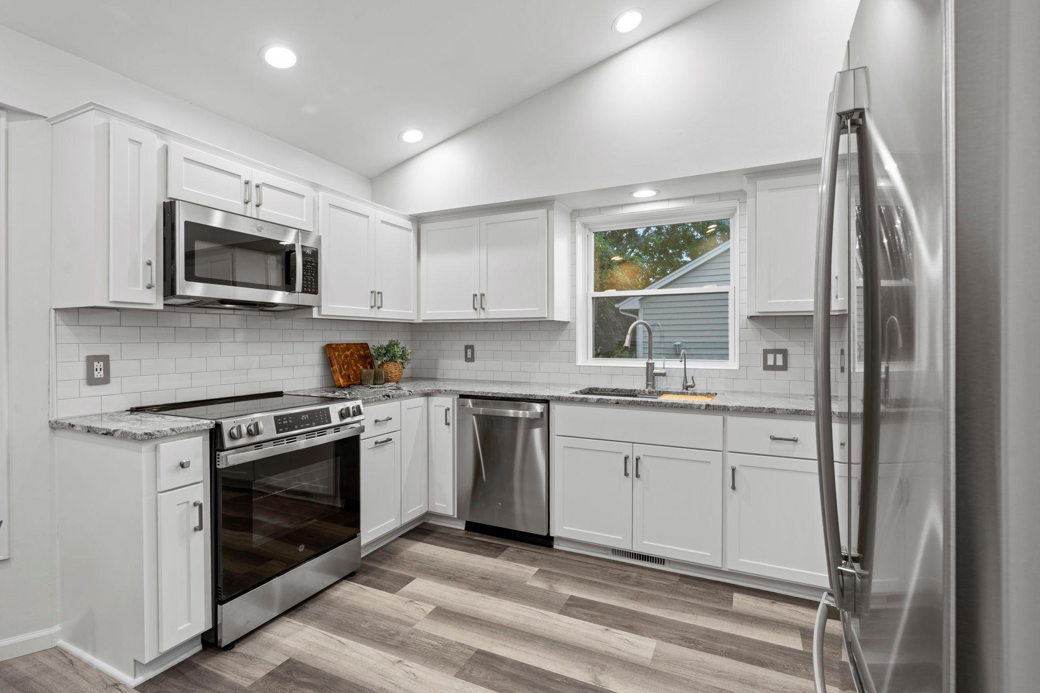 View of Residential at 121 Fox Hollow Drive, Chanhassen MN 55317, Chanhassen (11 of 37) - Mike Wilen | Minnesota Team Real Estate