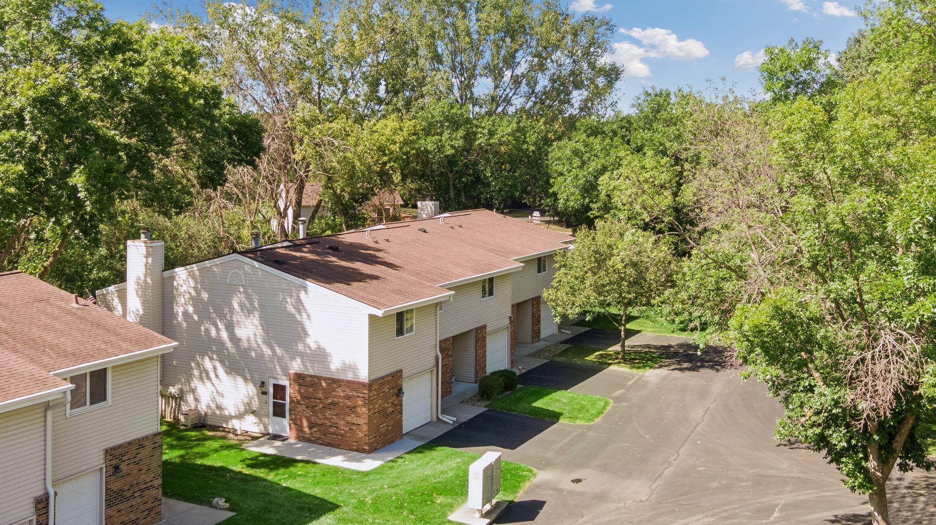 View of Residential at 17587 Pond Circle, Eden Prairie MN 55346, Eden Prairie (18 of 26) - Mike Wilen | Minnesota Team Real Estate