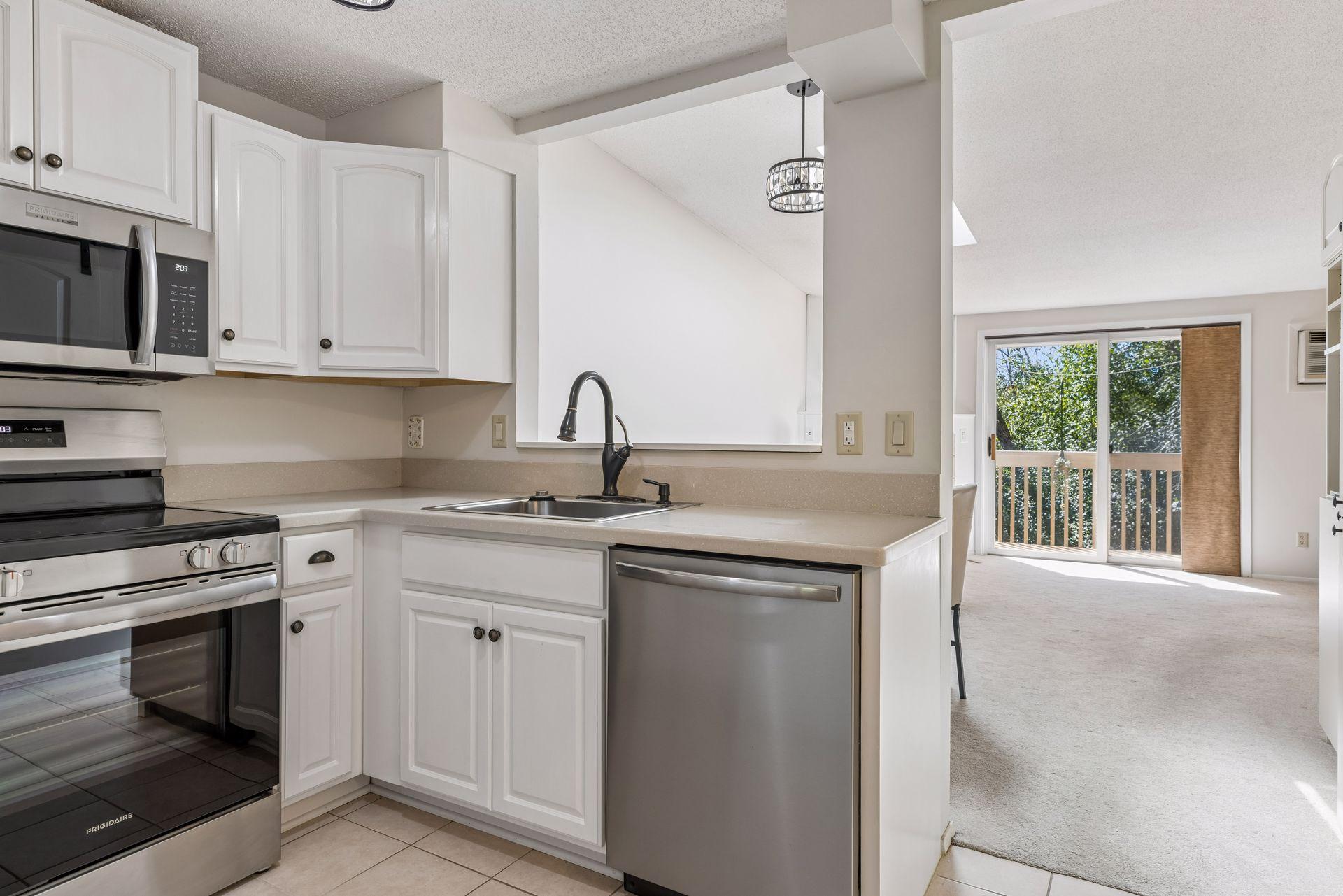 View of Residential at 17587 Pond Circle, Eden Prairie MN 55346, Eden Prairie (5 of 26) - Mike Wilen | Minnesota Team Real Estate