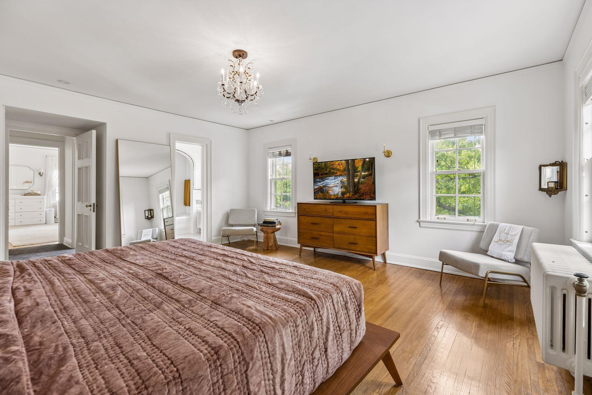 View of Residential at 1122 Mount Curve Avenue, Minneapolis MN 55403, Minneapolis (63 of 94) - Mike Wilen | Minnesota Team Real Estate