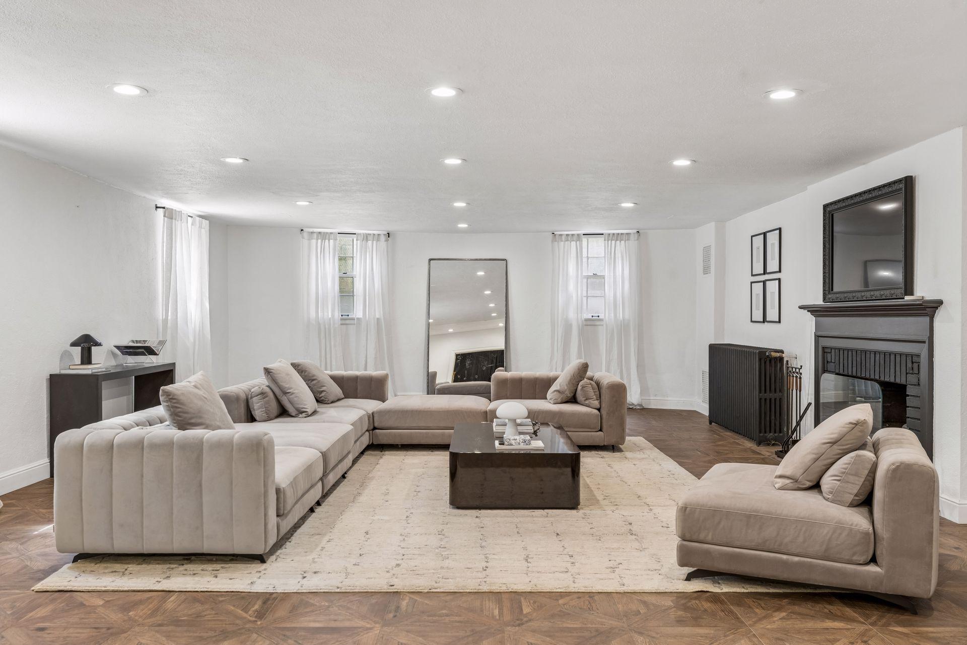 View of Residential at 1122 Mount Curve Avenue, Minneapolis MN 55403, Minneapolis (71 of 94) - Mike Wilen | Minnesota Team Real Estate