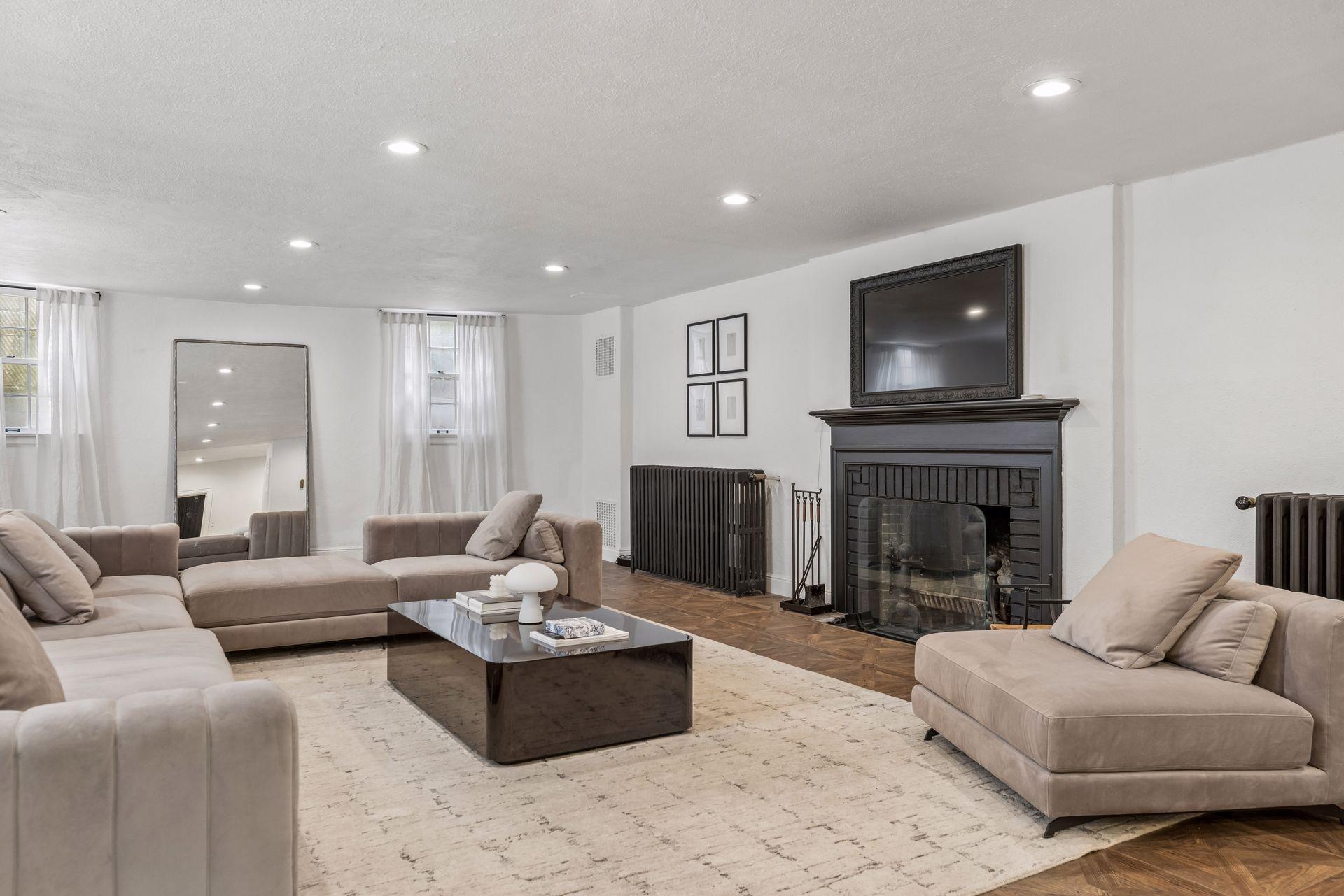 View of Residential at 1122 Mount Curve Avenue, Minneapolis MN 55403, Minneapolis (72 of 94) - Mike Wilen | Minnesota Team Real Estate