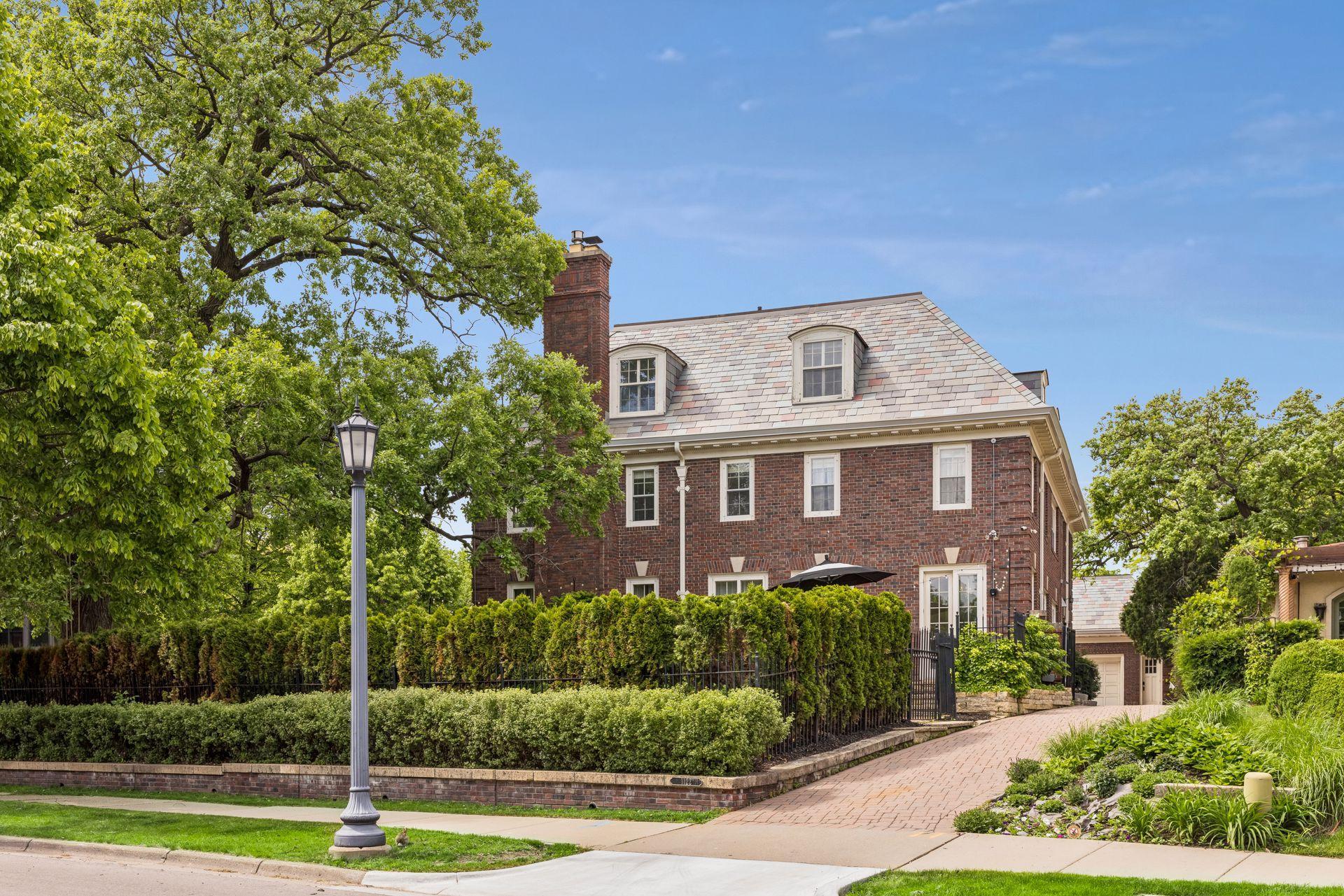 View of Residential at 1122 Mount Curve Avenue, Minneapolis MN 55403, Minneapolis (79 of 94) - Mike Wilen | Minnesota Team Real Estate