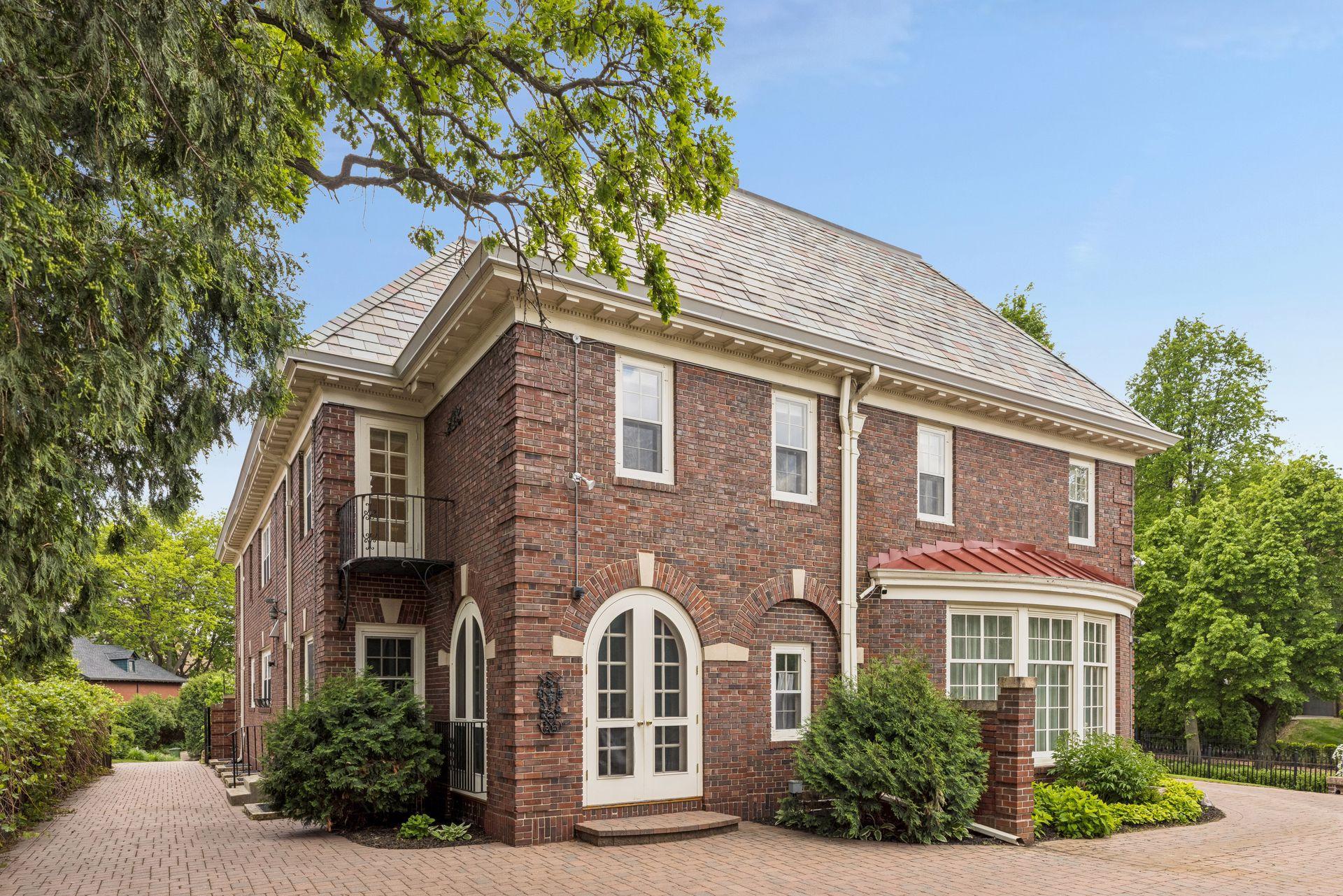 View of Residential at 1122 Mount Curve Avenue, Minneapolis MN 55403, Minneapolis (80 of 94) - Mike Wilen | Minnesota Team Real Estate