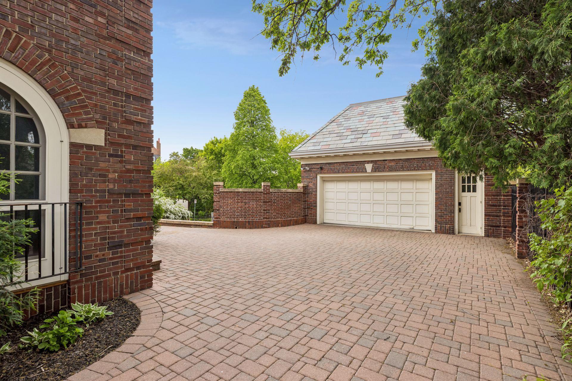 View of Residential at 1122 Mount Curve Avenue, Minneapolis MN 55403, Minneapolis (90 of 94) - Mike Wilen | Minnesota Team Real Estate