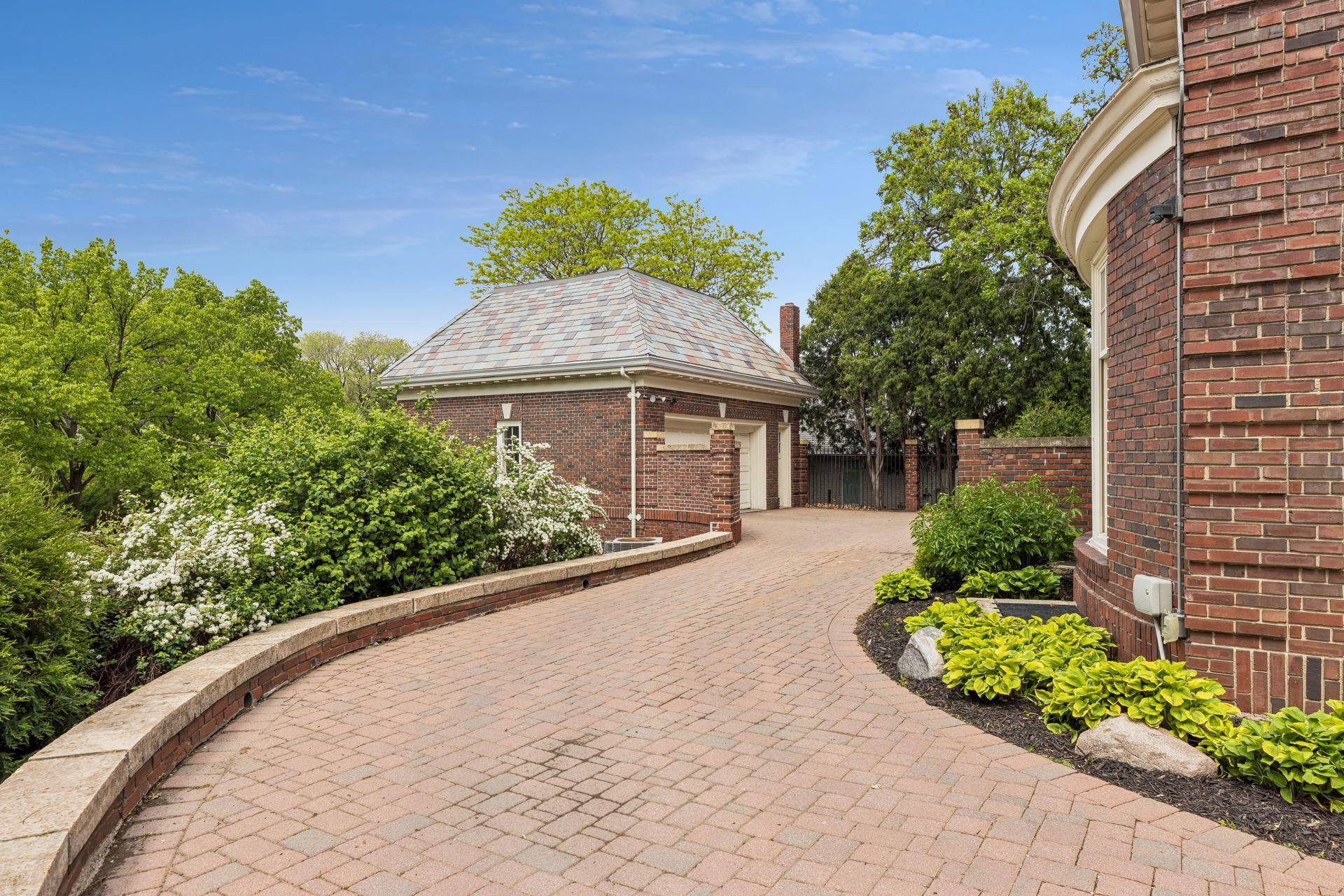 View of Residential at 1122 Mount Curve Avenue, Minneapolis MN 55403, Minneapolis (91 of 94) - Mike Wilen | Minnesota Team Real Estate