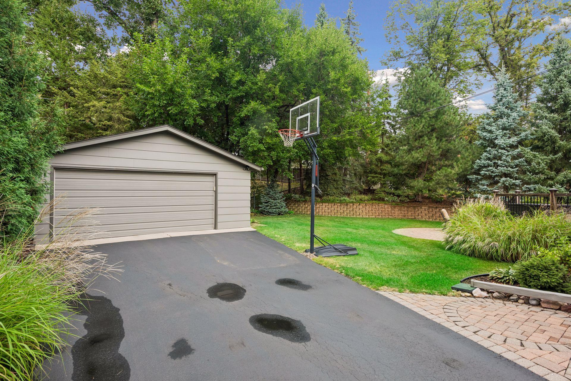 View of Residential at 4000 Abbott Avenue, Minneapolis MN 55410, Minneapolis (25 of 34) - Mike Wilen | Minnesota Team Real Estate