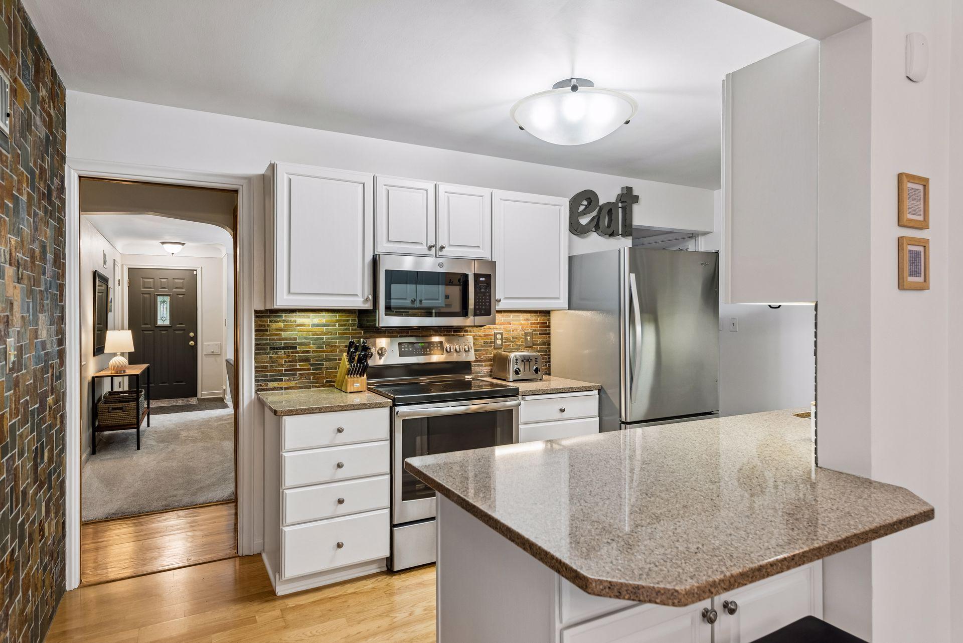 View of Residential at 4000 Abbott Avenue, Minneapolis MN 55410, Minneapolis (5 of 34) - Mike Wilen | Minnesota Team Real Estate